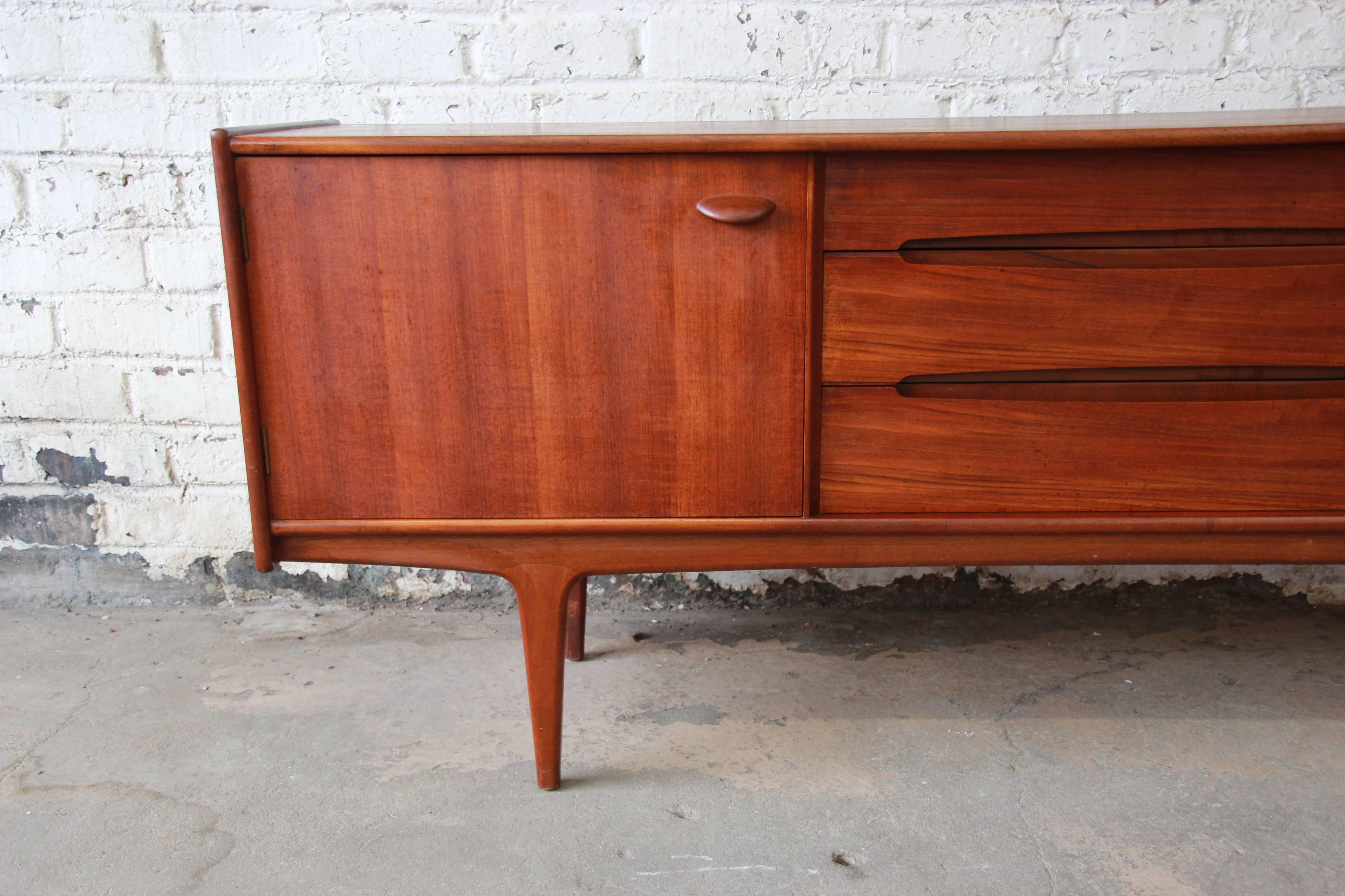 Danish Modern Teak Sideboard Credenza by Younger In Good Condition In South Bend, IN
