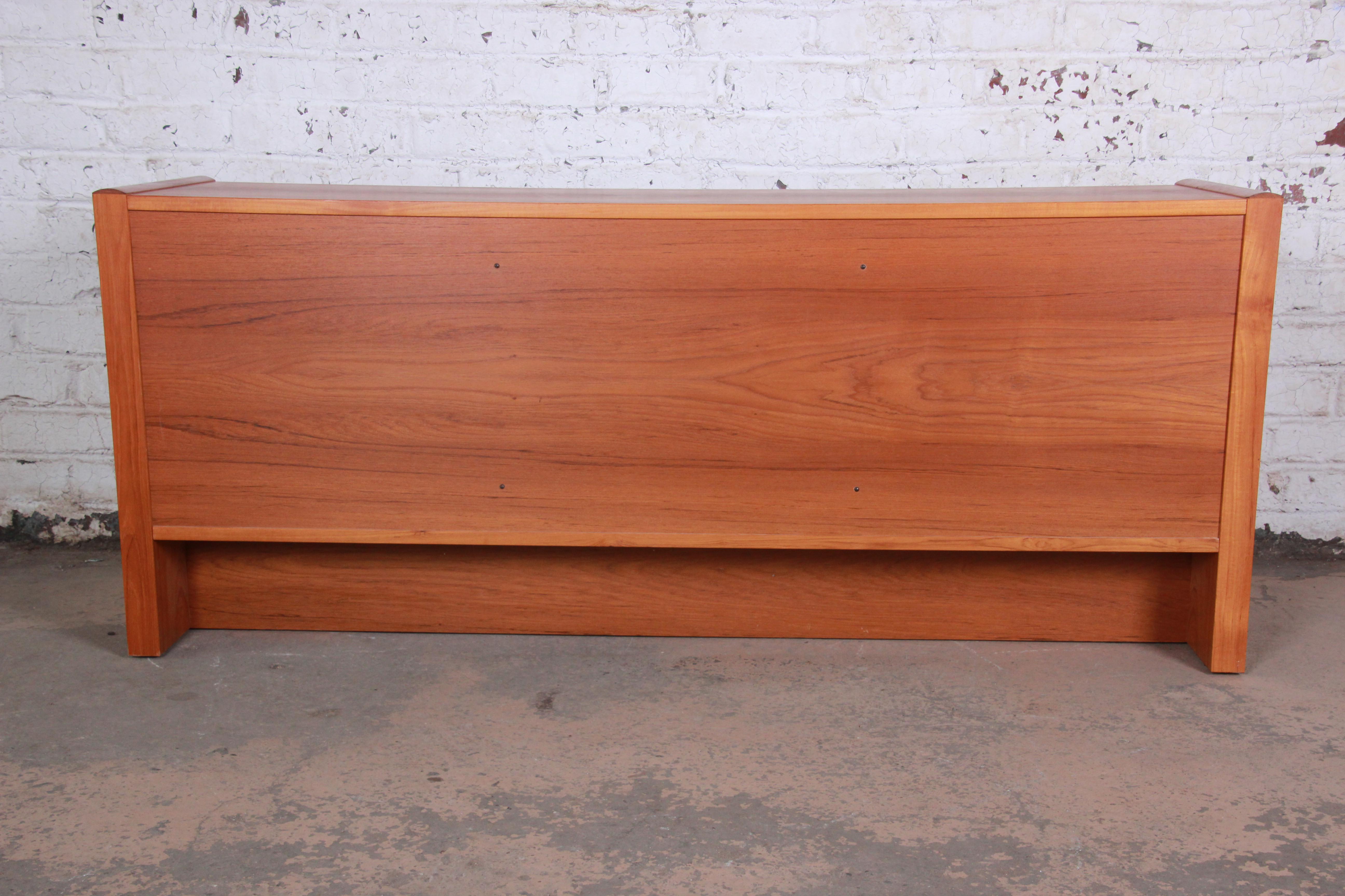 Danish Modern Teak Sideboard Credenza or Bar Cabinet 5