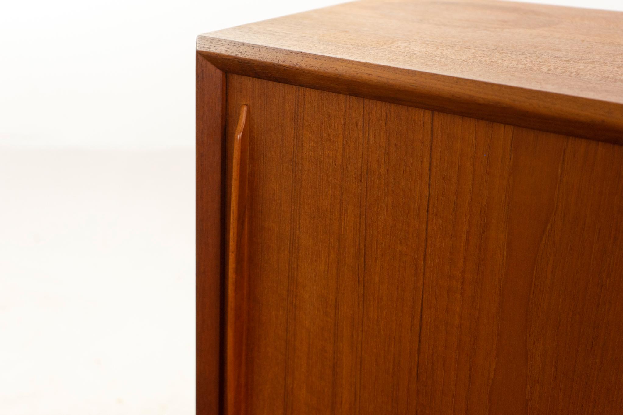 Dänisches modernes Sideboard aus Teakholz im Angebot 4