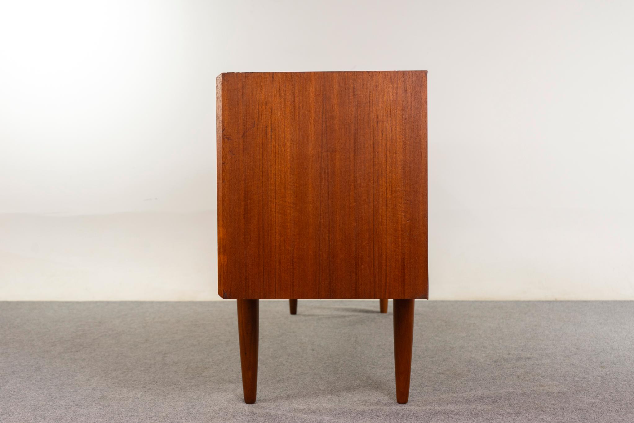 Dänisches modernes Sideboard aus Teakholz im Angebot 5