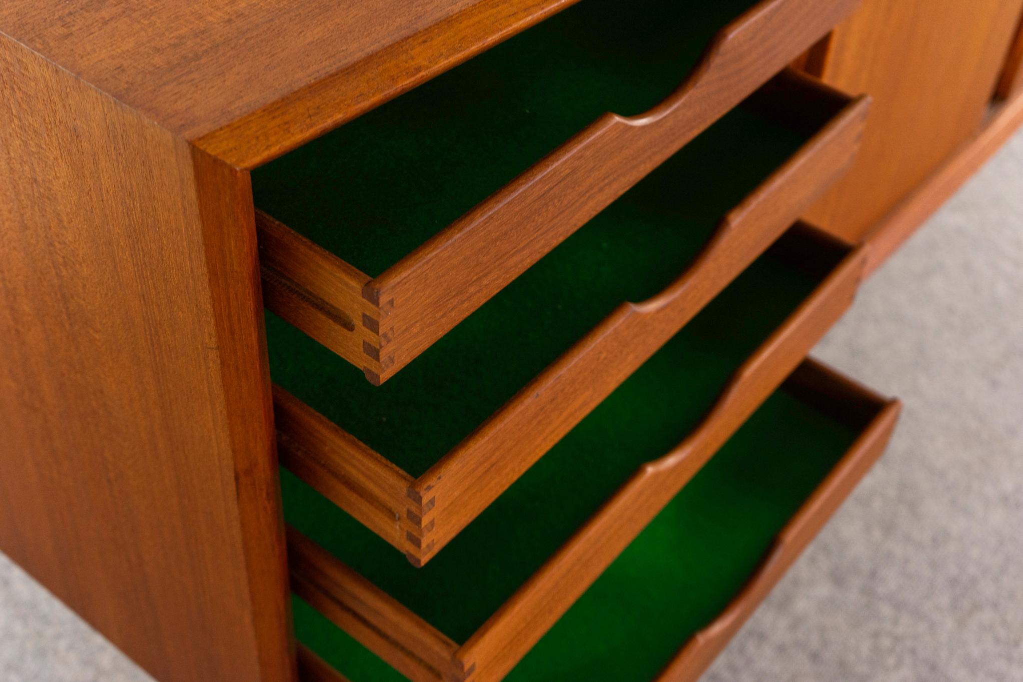 Dänisches modernes Sideboard aus Teakholz (Mitte des 20. Jahrhunderts) im Angebot
