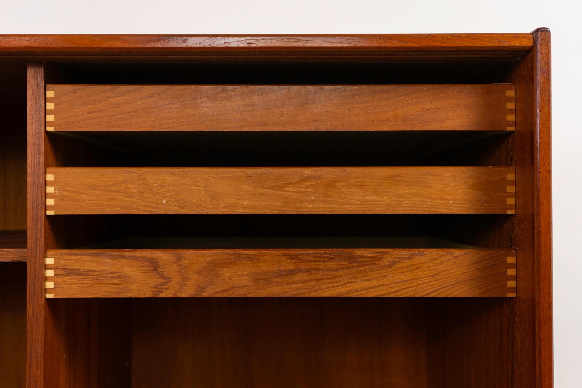 Teak Credenza moderna danese in teak in vendita
