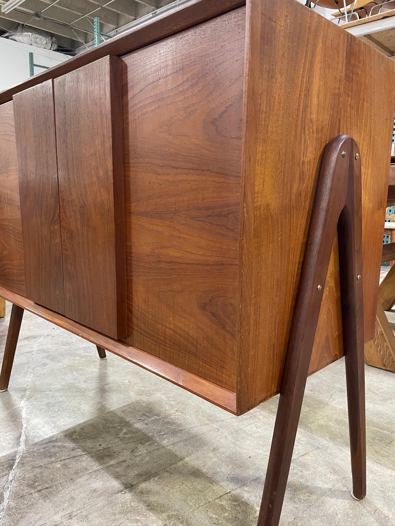 Danish Modern small sideboard or cabinet. This is a J Clausen piece retrofitted on v legs. Shelves on left and drawers on right.