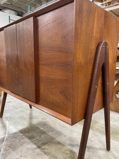 Buffet ou bar moderne danois en teck Pieds sculptés