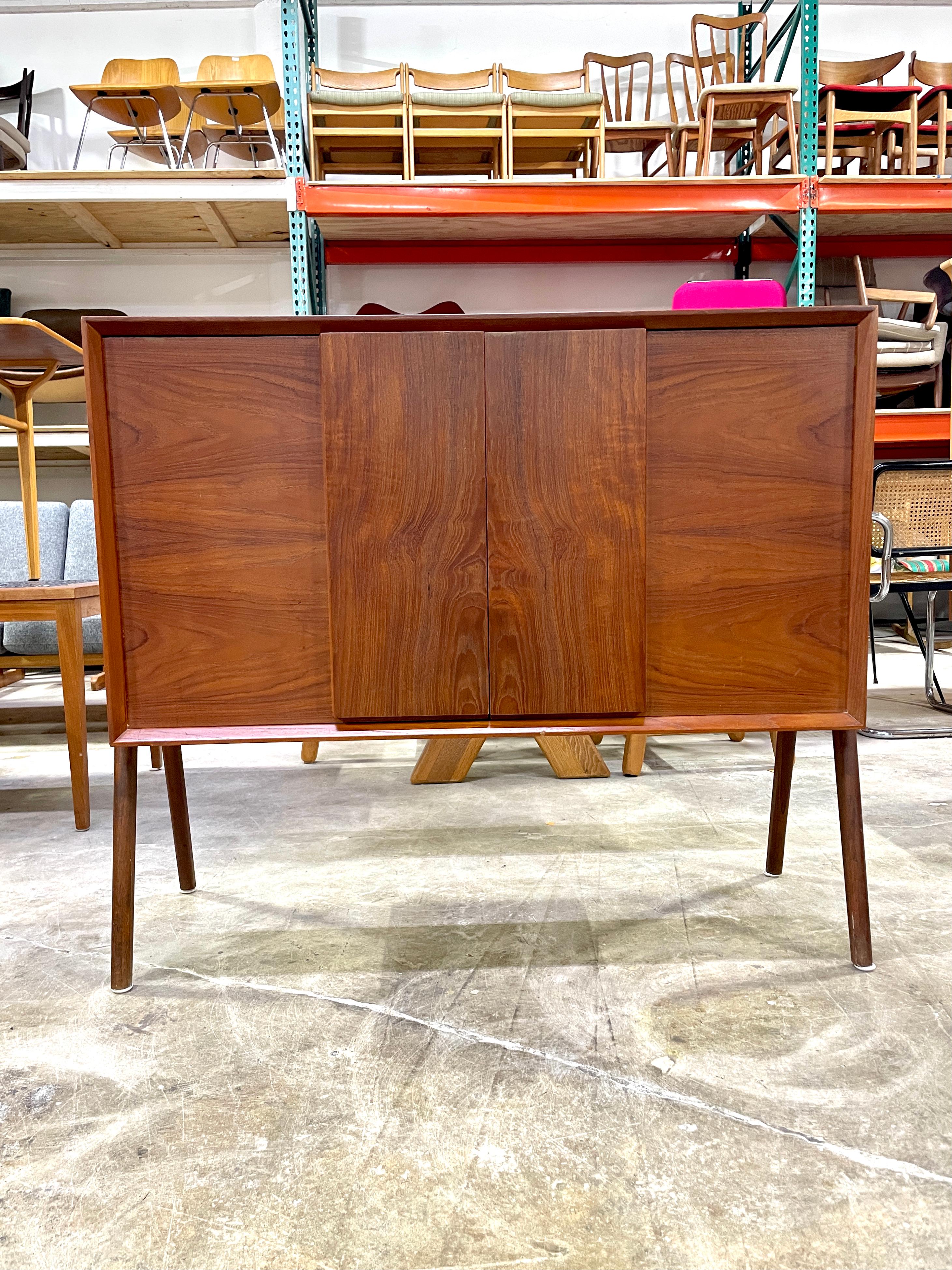 Mid-Century Modern Danish Modern Teak Sideboard or Bar Sculpted Legs For Sale