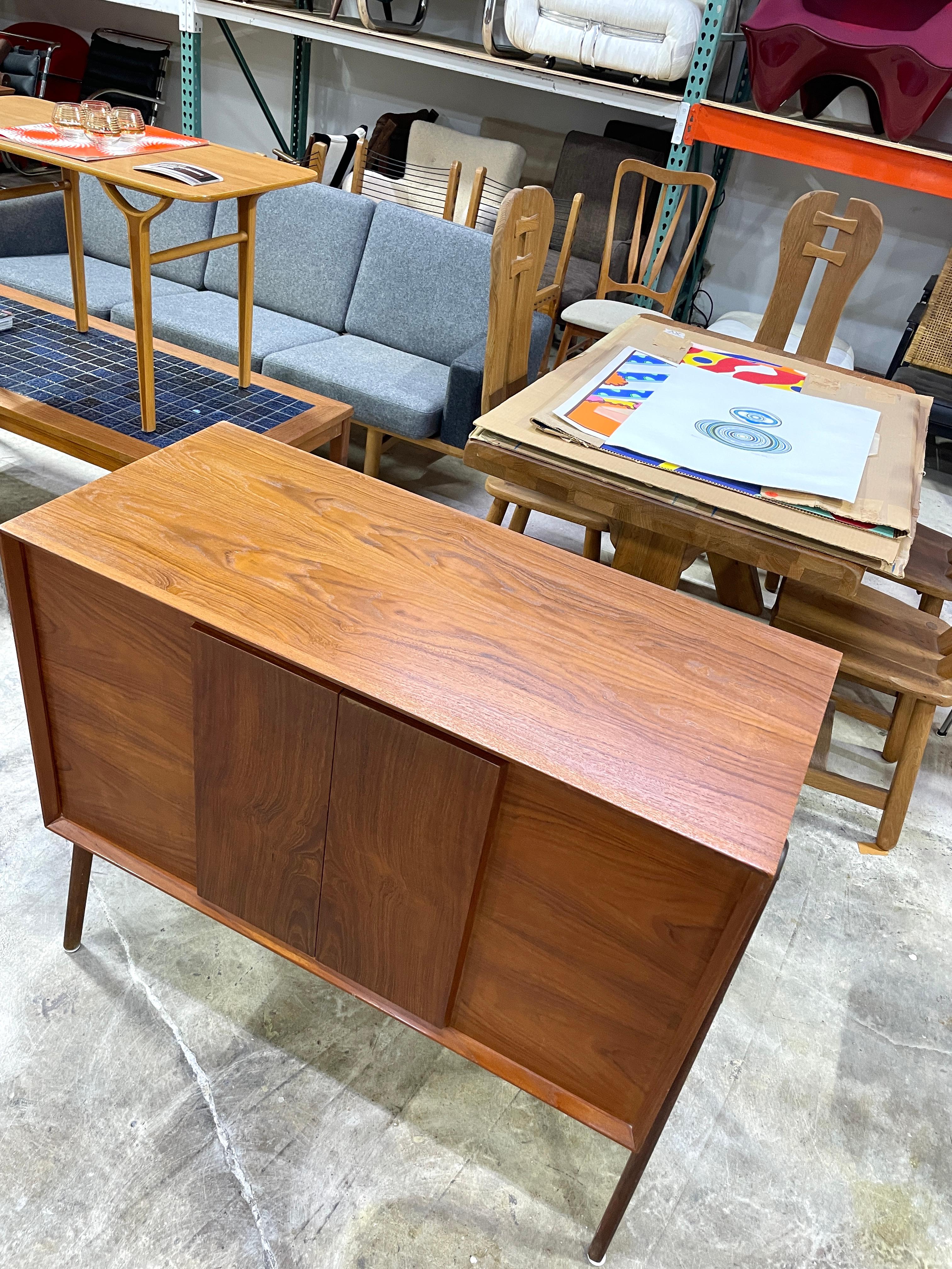 Danish Modern Teak Sideboard or Bar Sculpted Legs For Sale 2