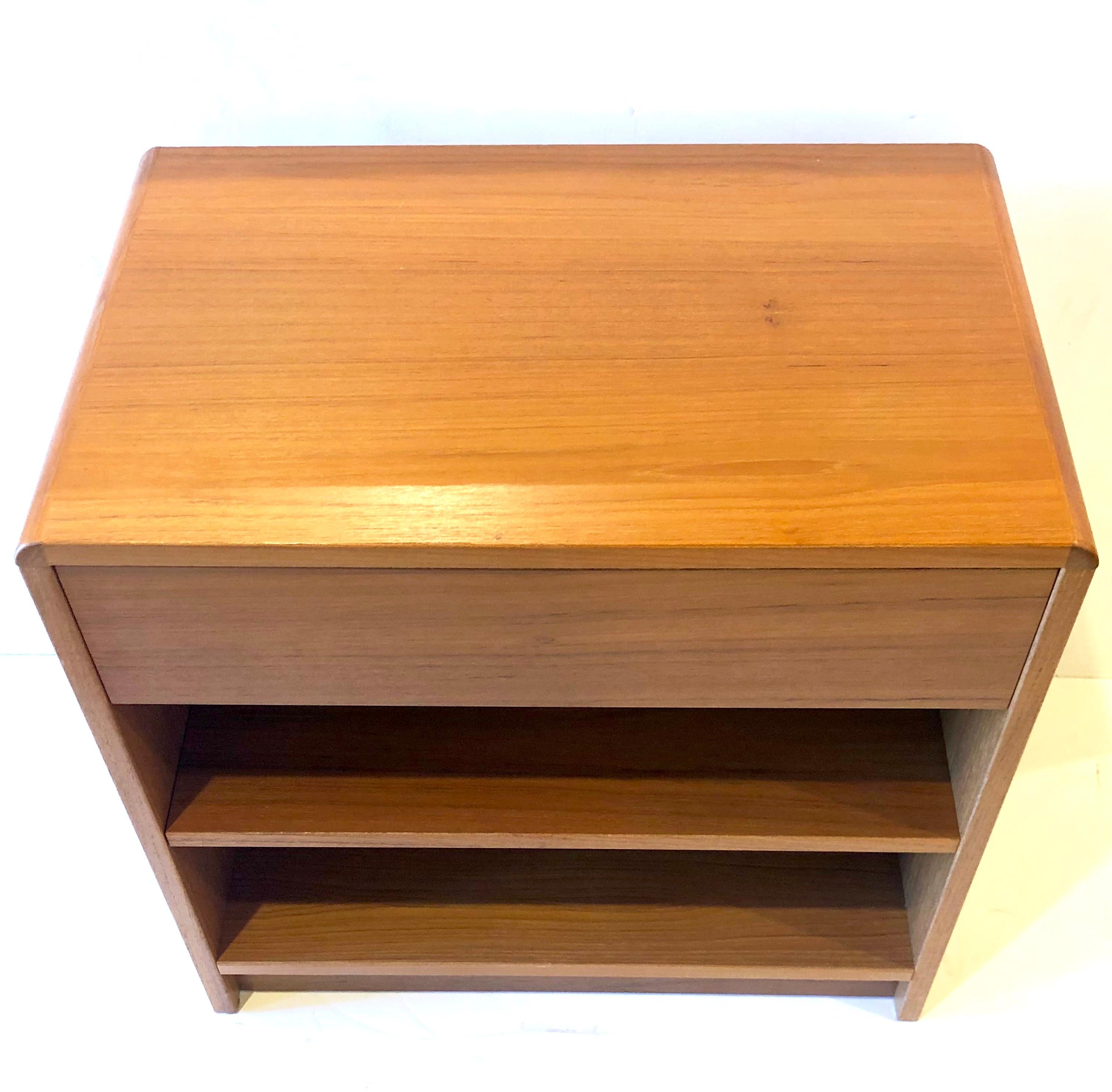 European Danish Modern Teak Singe Nightstand with Shelf and Drawer