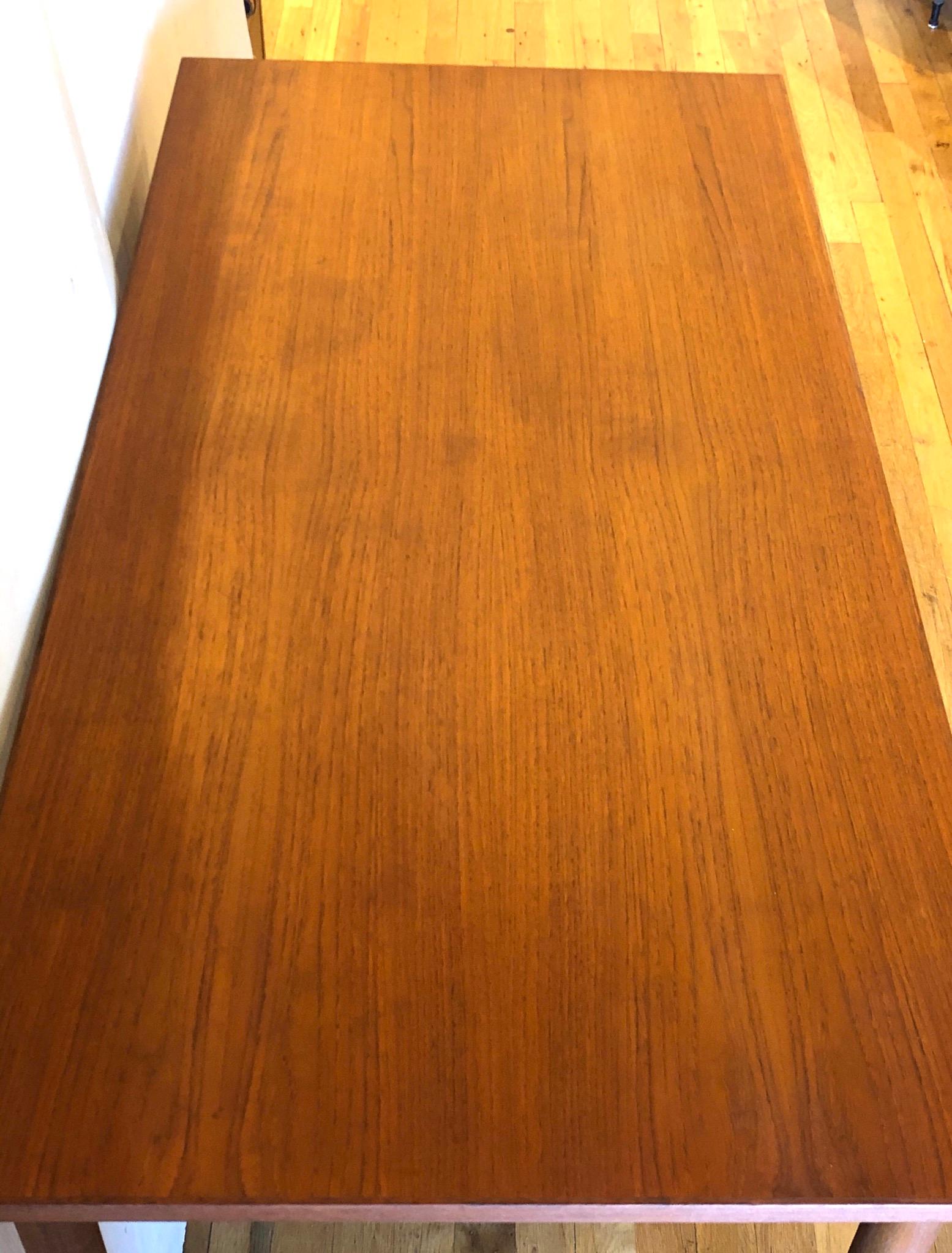 Danish Modern Teak Small Desk with Sliding Drawers for Left & Right Sided Person In Good Condition In San Diego, CA