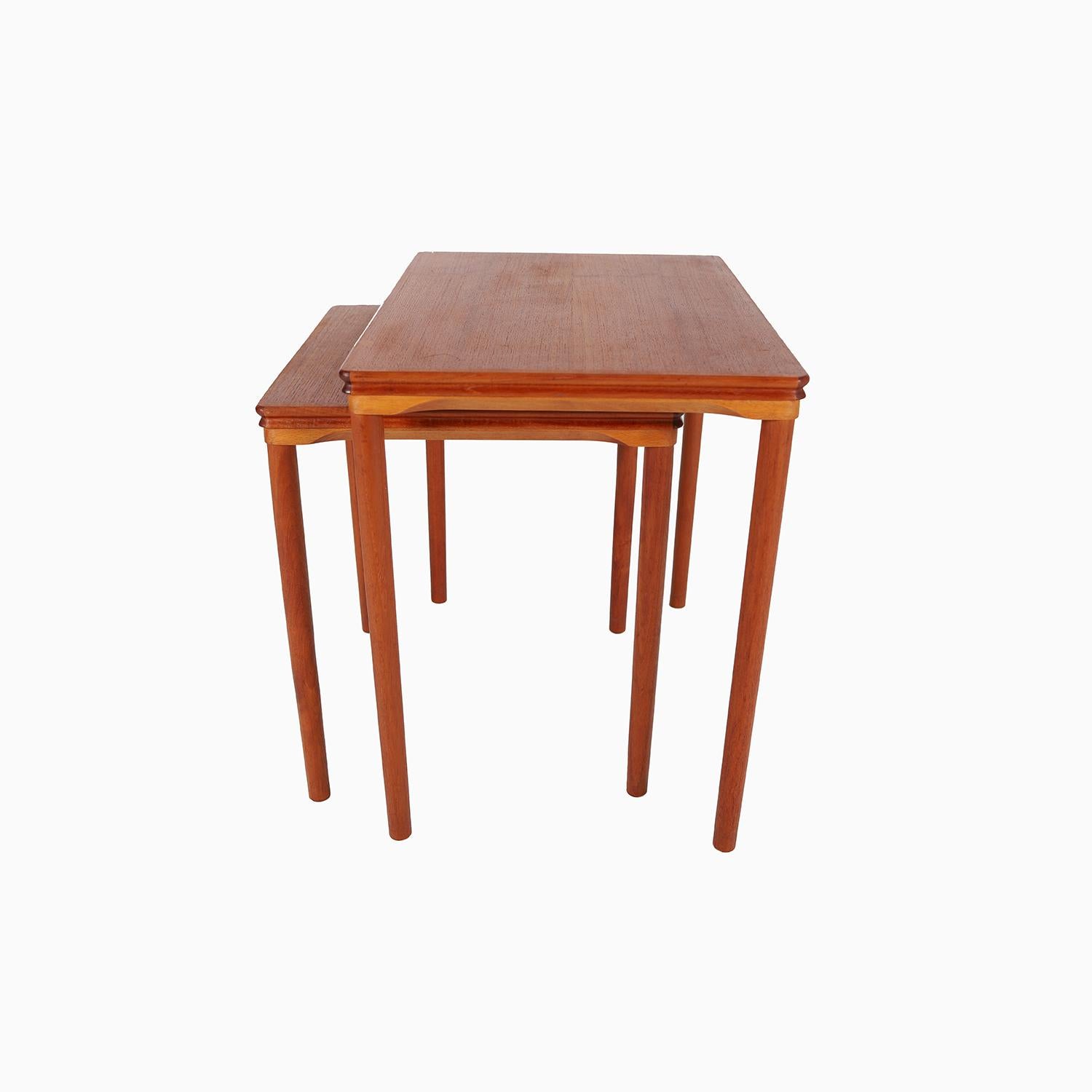dänische moderne teak stapeltische, zwei (Geölt) im Angebot