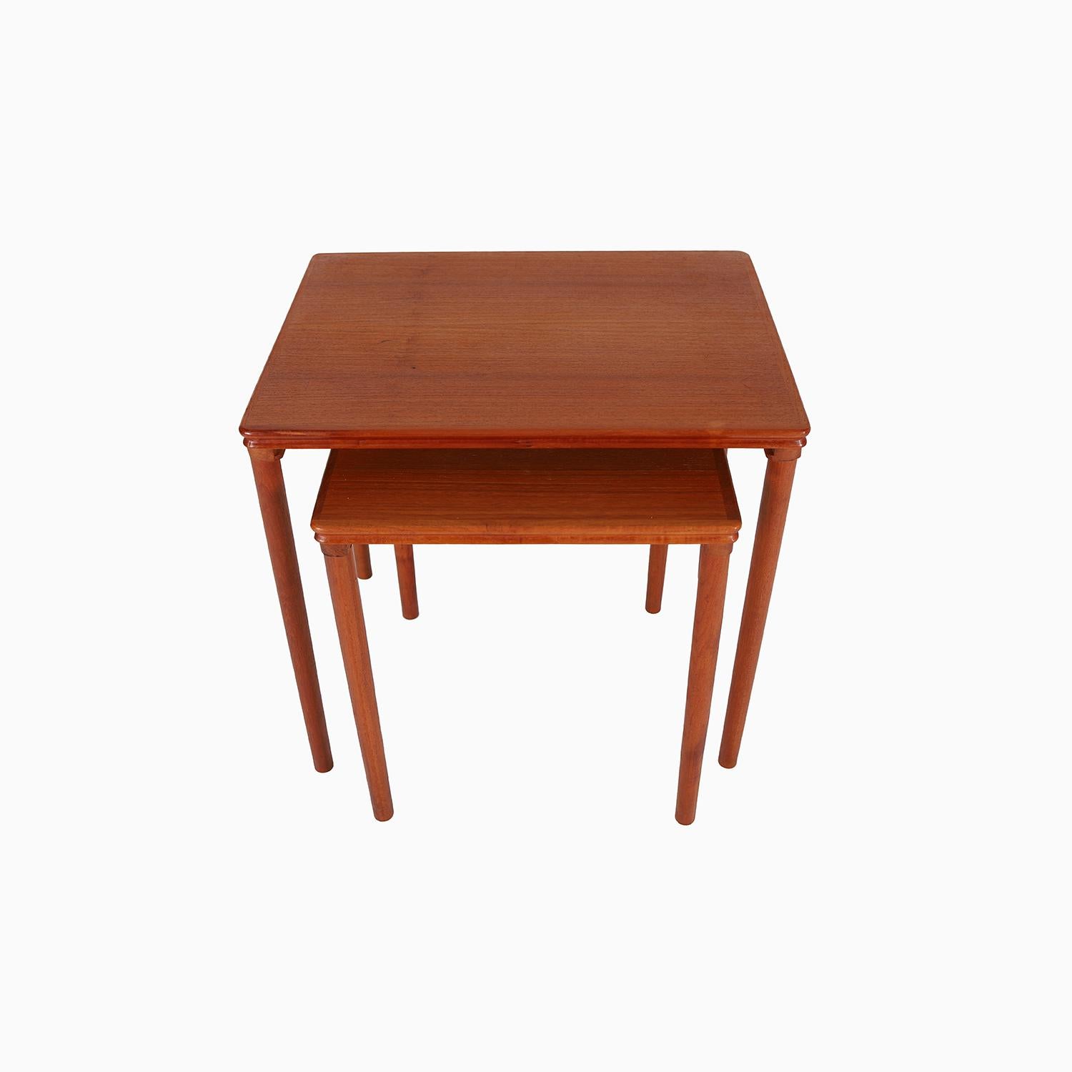 dänische moderne teak stapeltische, zwei im Angebot 1