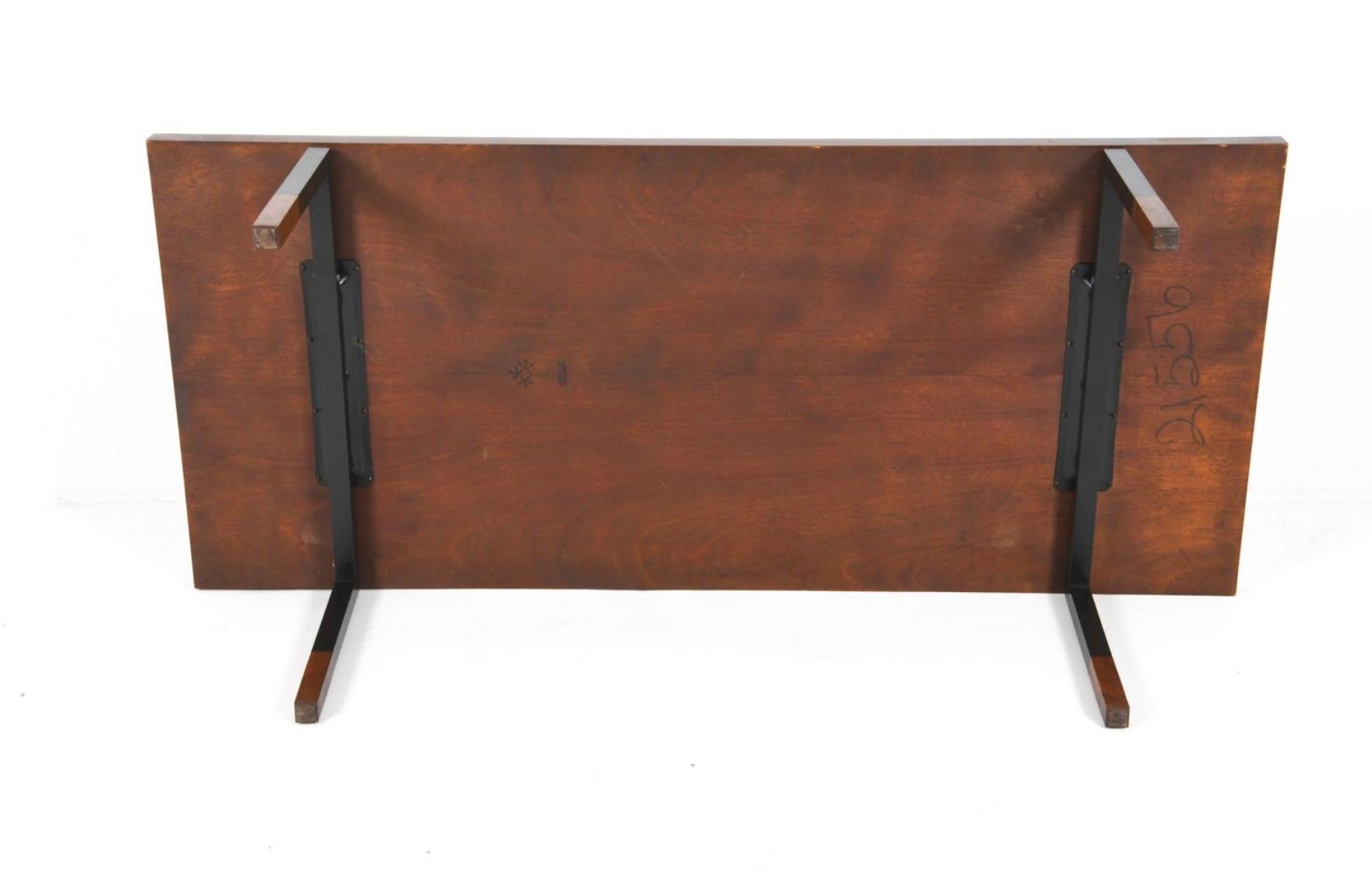 Milieu du XXe siècle Table basse rectangulaire moderne danoise en teck et acier par Johannes Aasbjerg en vente