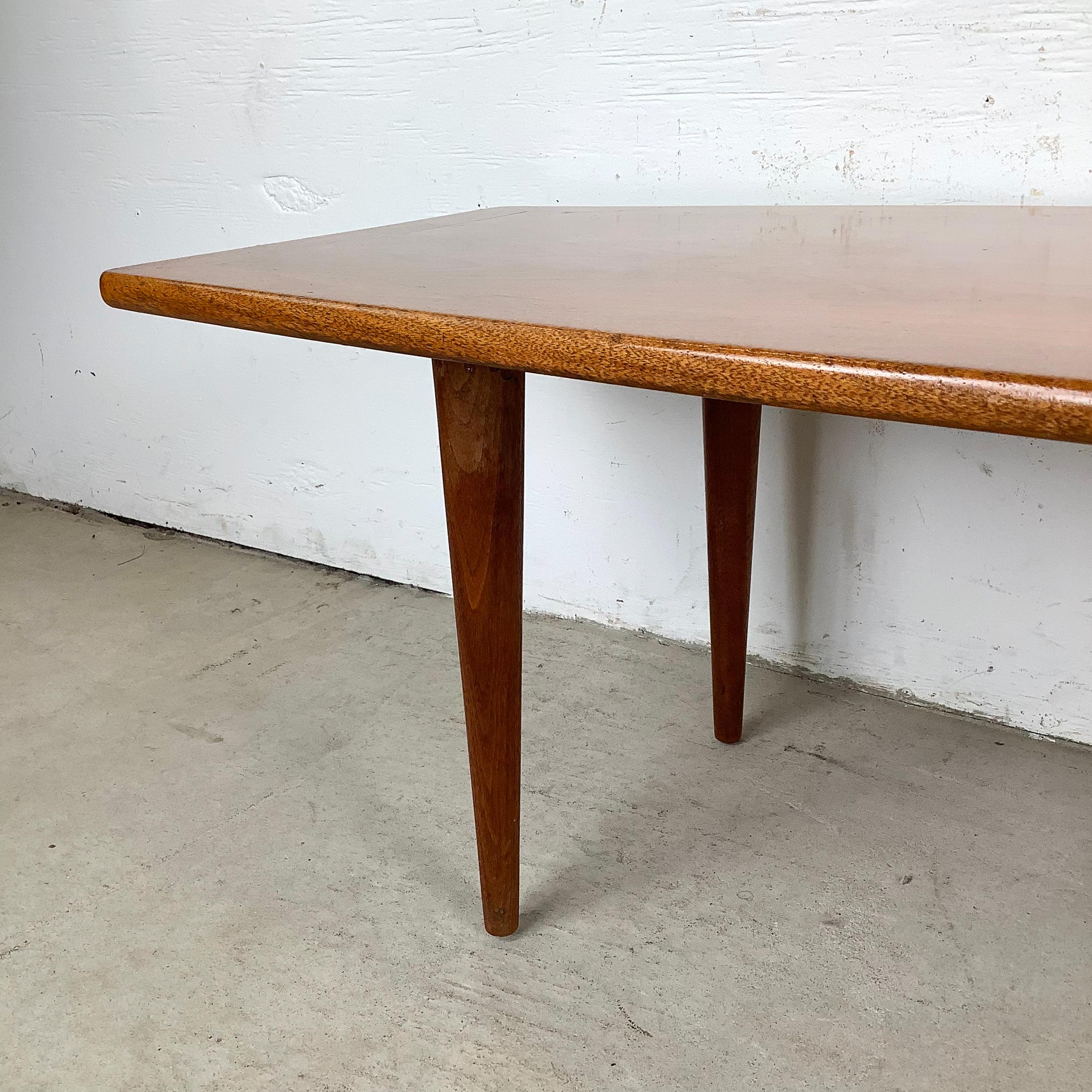 Dänischer Moderner Teakholz Surfbrett Couchtisch im Angebot 11