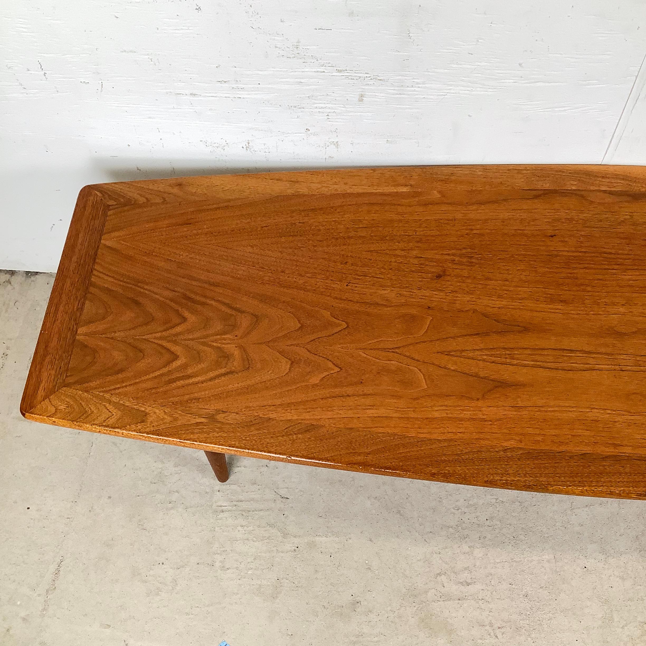 Dänischer Moderner Teakholz Surfbrett Couchtisch (Unbekannt) im Angebot