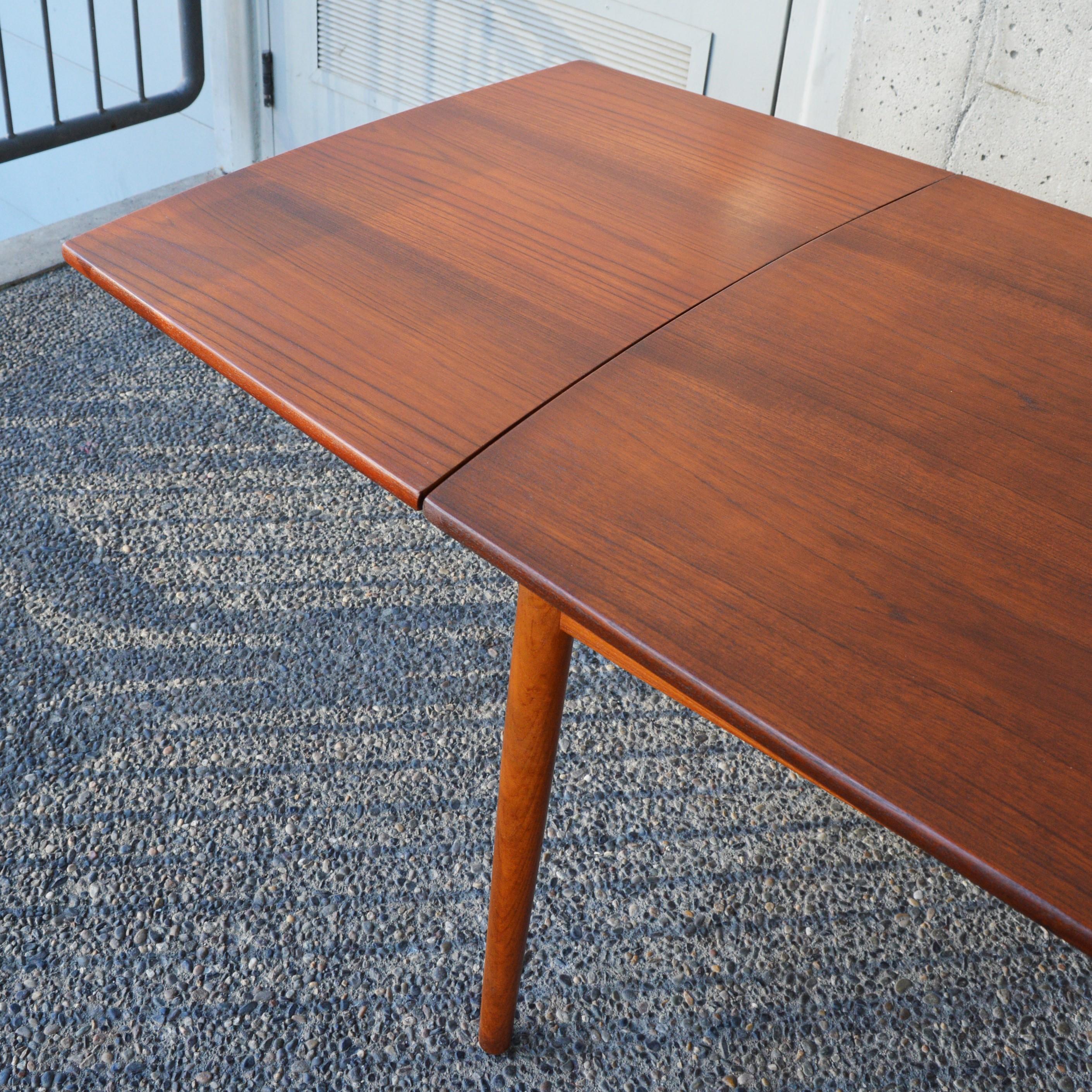 Danish Modern Teak Surfboard Shaped Draw-Leaf Dining Table by GP Farum, 1960s 4