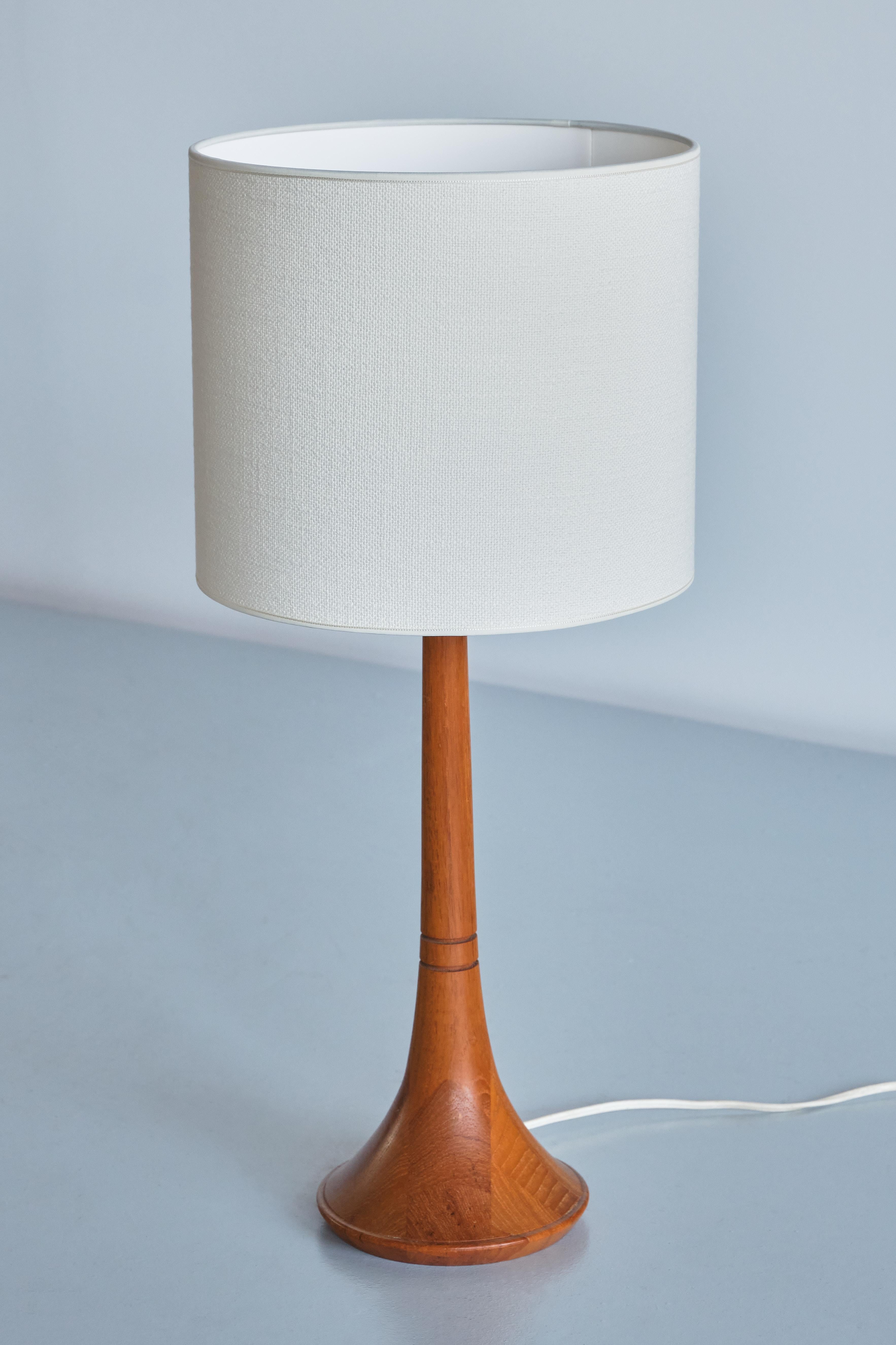 Scandinavian Modern Tranås Stilarmatur Teak Table Lamp, Trumpet Base and Linen Shade, Sweden, 1960s