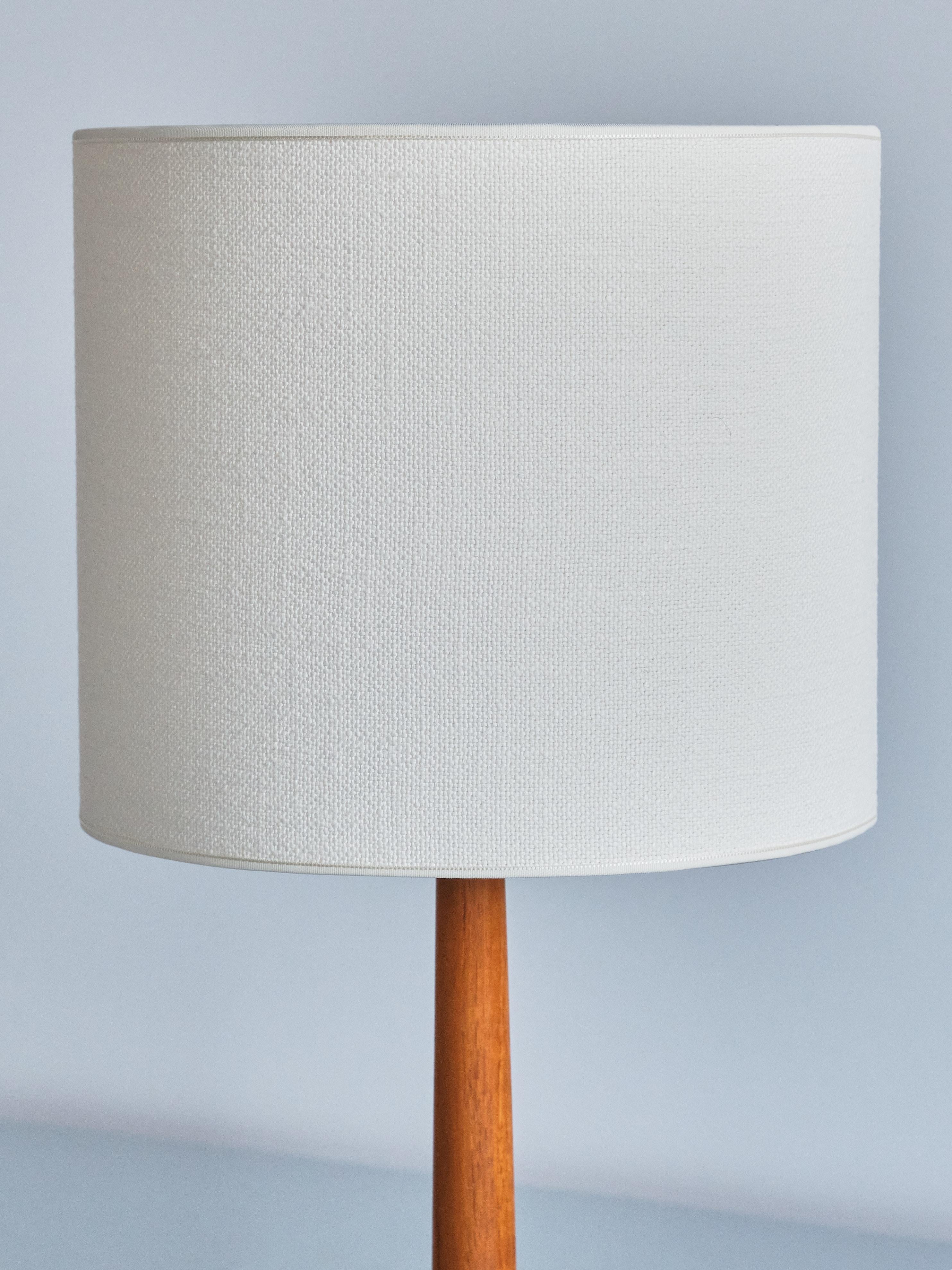 Tranås Stilarmatur Teak Table Lamp, Trumpet Base and Linen Shade, Sweden, 1960s 1