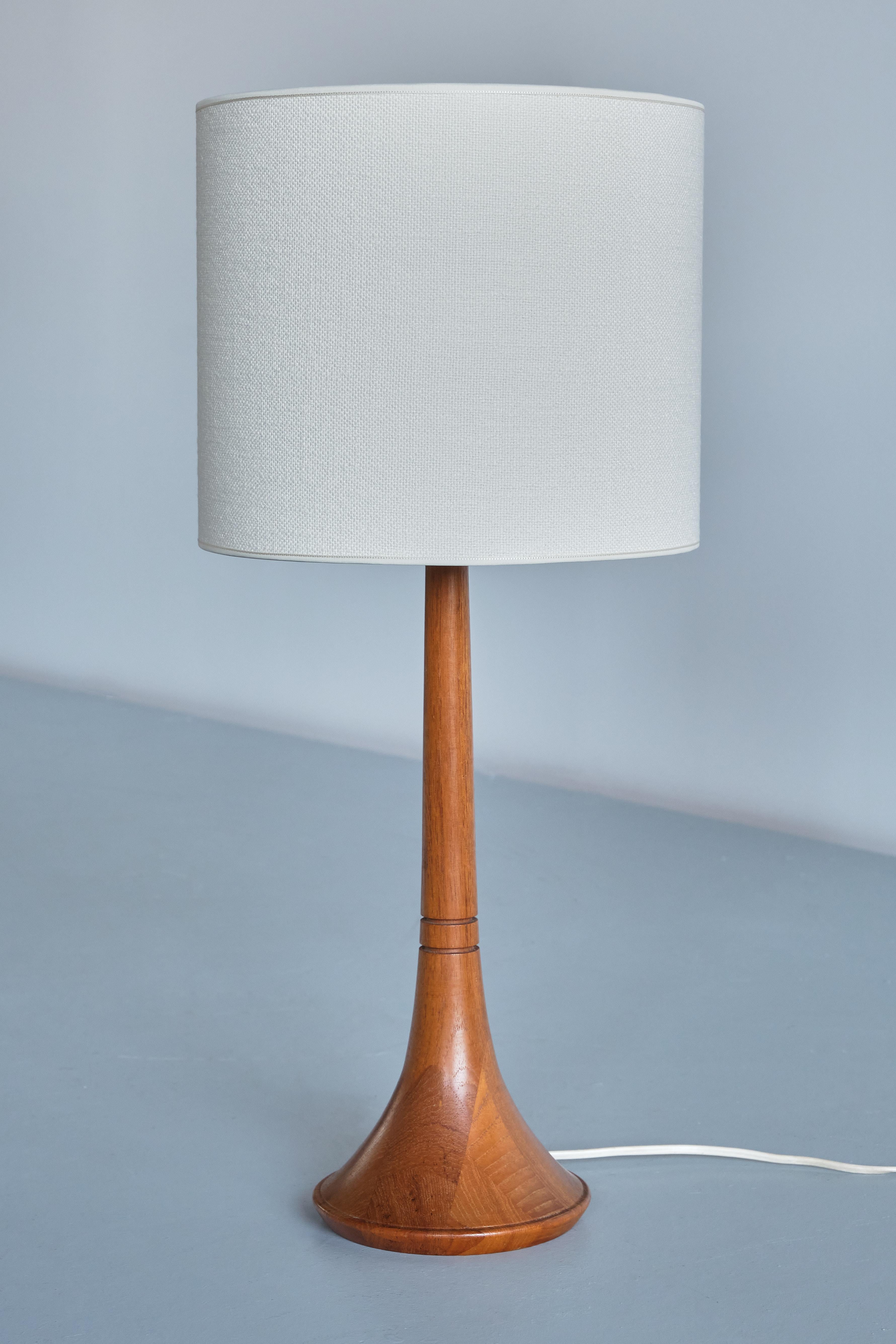 Tranås Stilarmatur Teak Table Lamp, Trumpet Base and Linen Shade, Sweden, 1960s 2