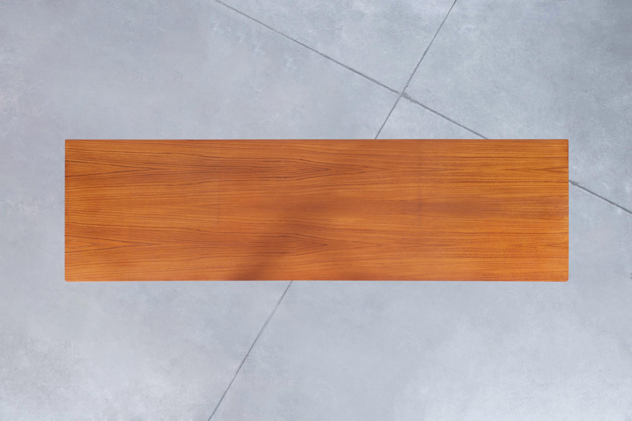 Credenza moderna danese con porta a tamburo in teak di Hornslet Mobelfabrik in vendita 4