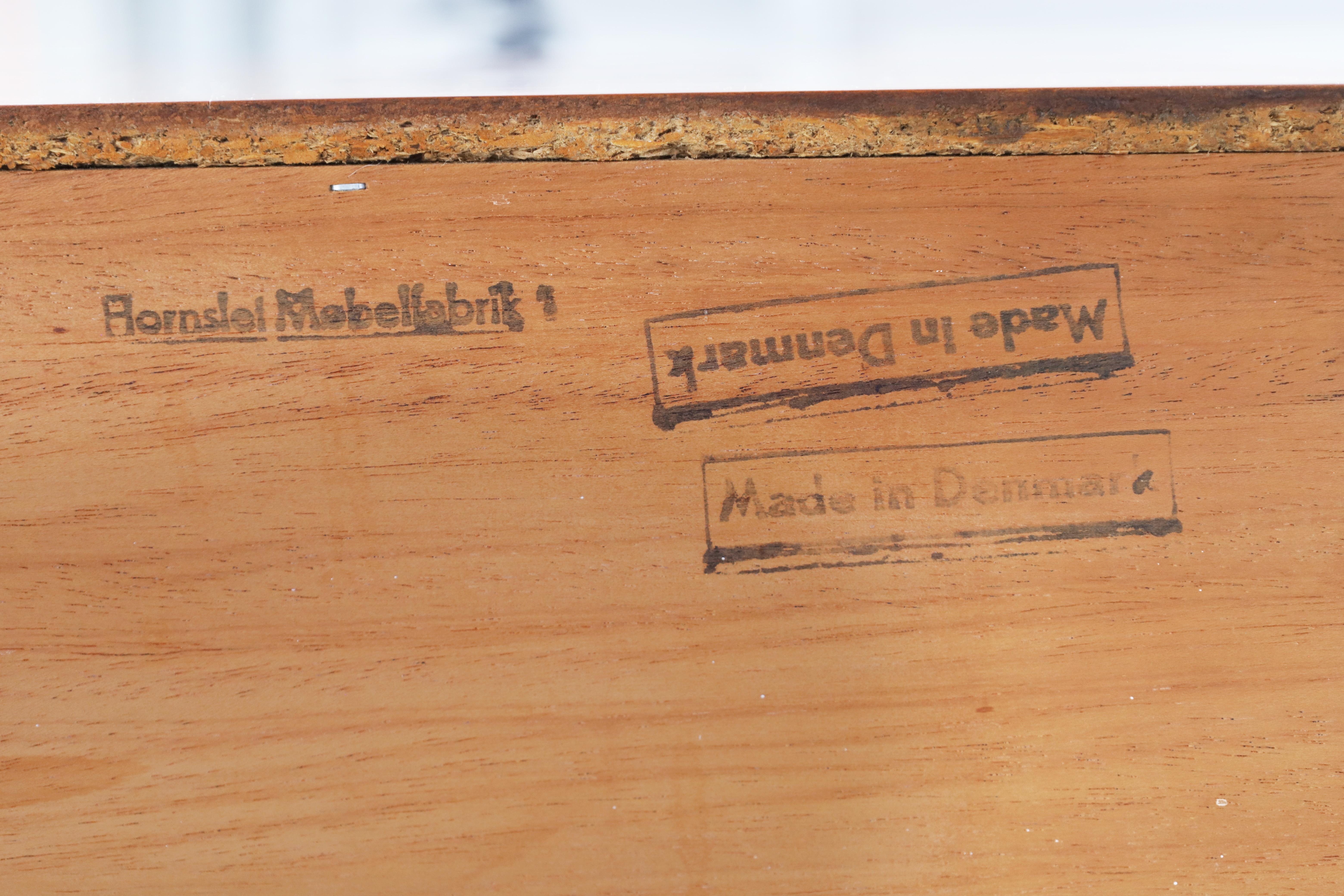 Credenza moderna danese con porta a tamburo in teak di Hornslet Mobelfabrik in vendita 7