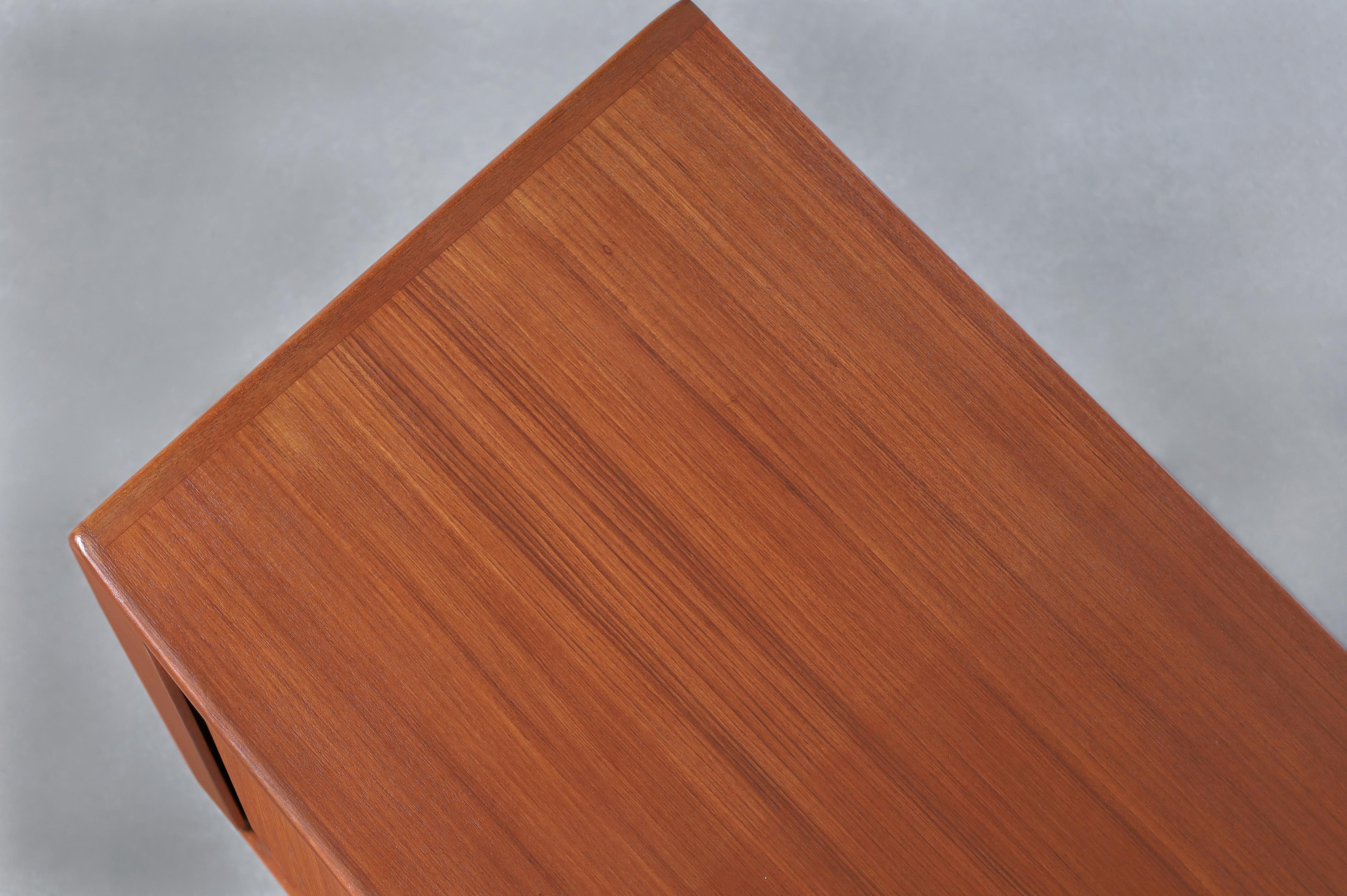 Credenza moderna danese con porta a tamburo in teak di H. & A. Hansen in vendita 4