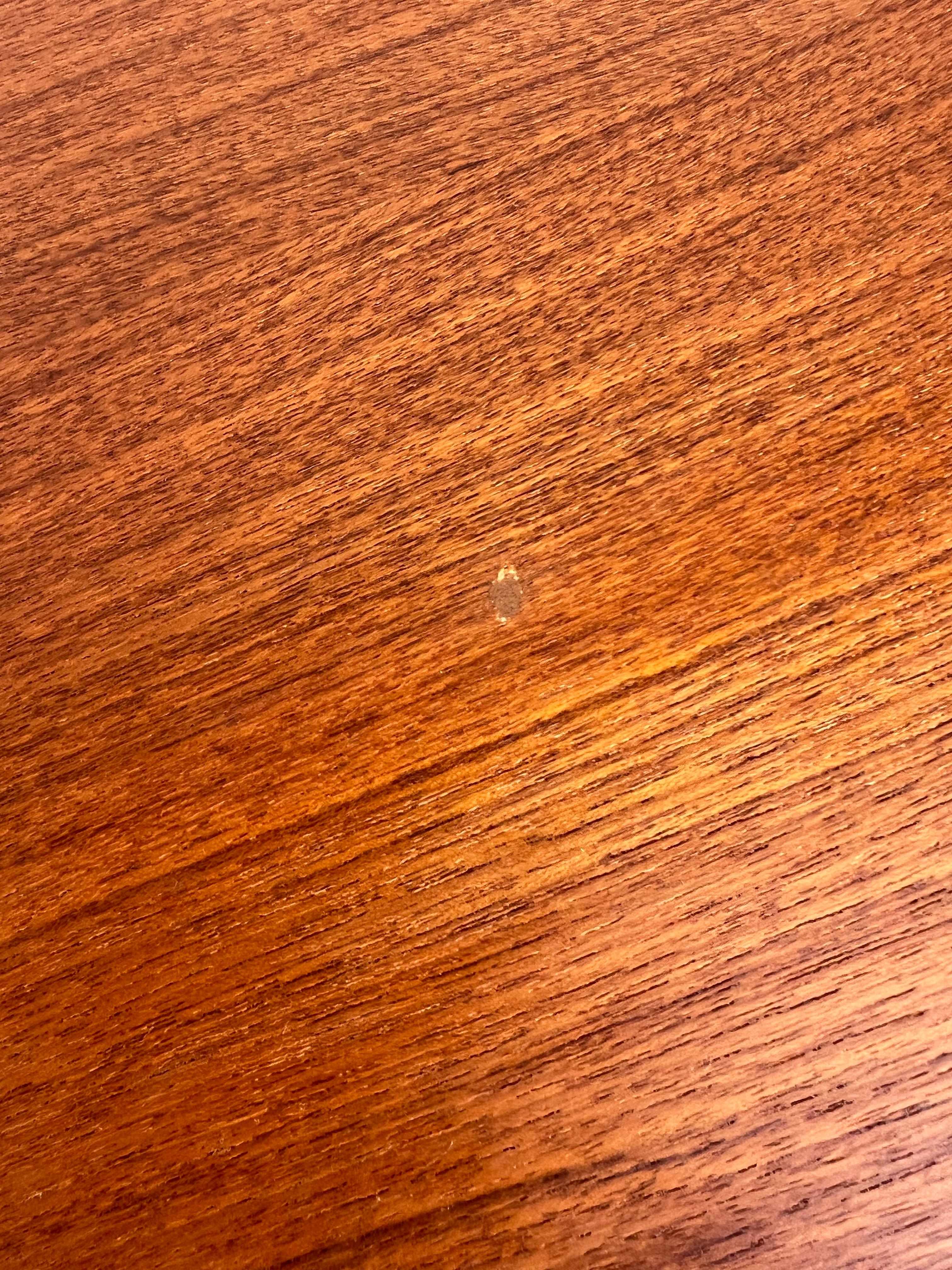 Schedario danese moderno in teak con porta a tamburo e chiave anni '70 in vendita 1