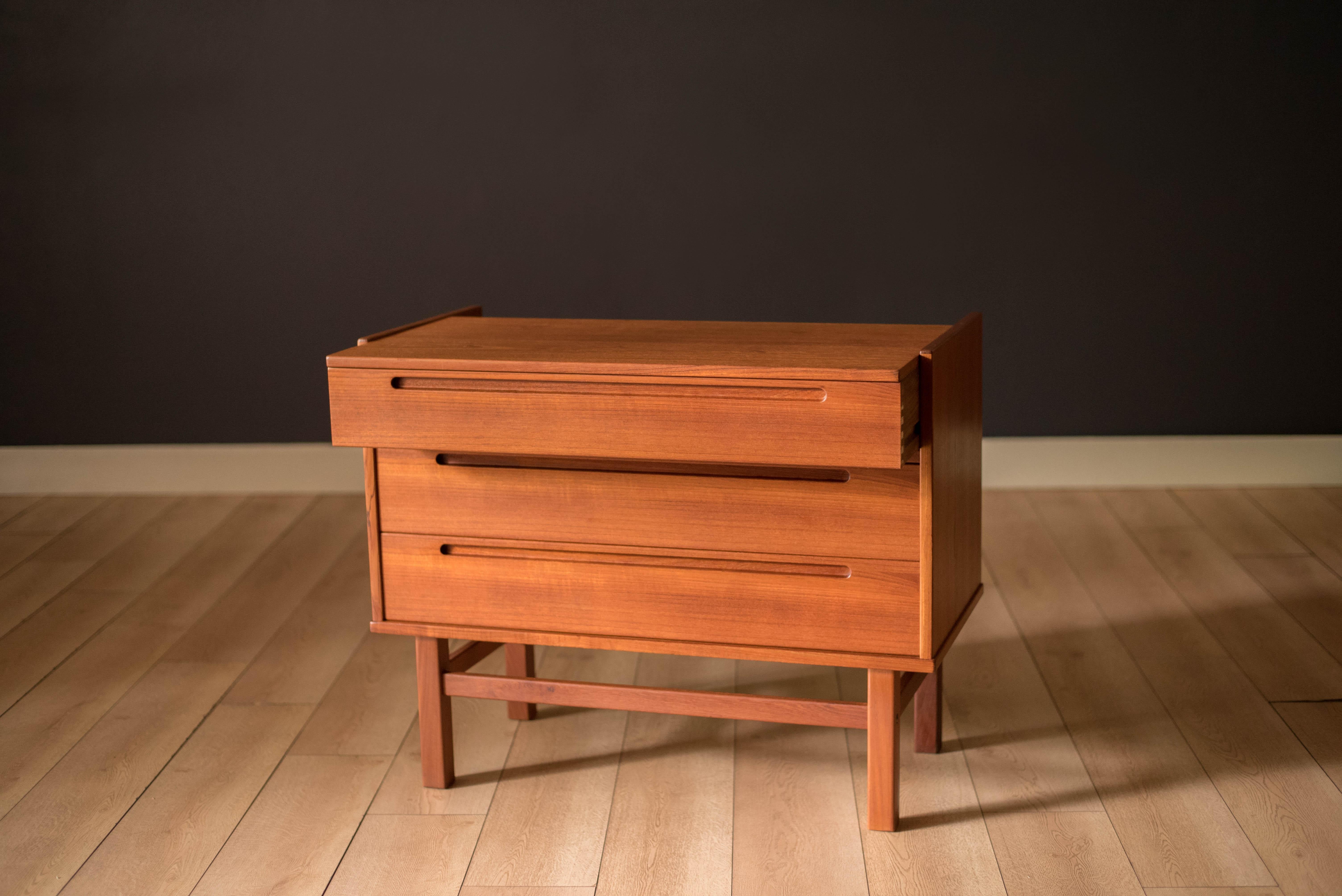 Danish Modern Teak Three Drawer Vanity Chest by Nils Jonsson In Good Condition For Sale In San Jose, CA