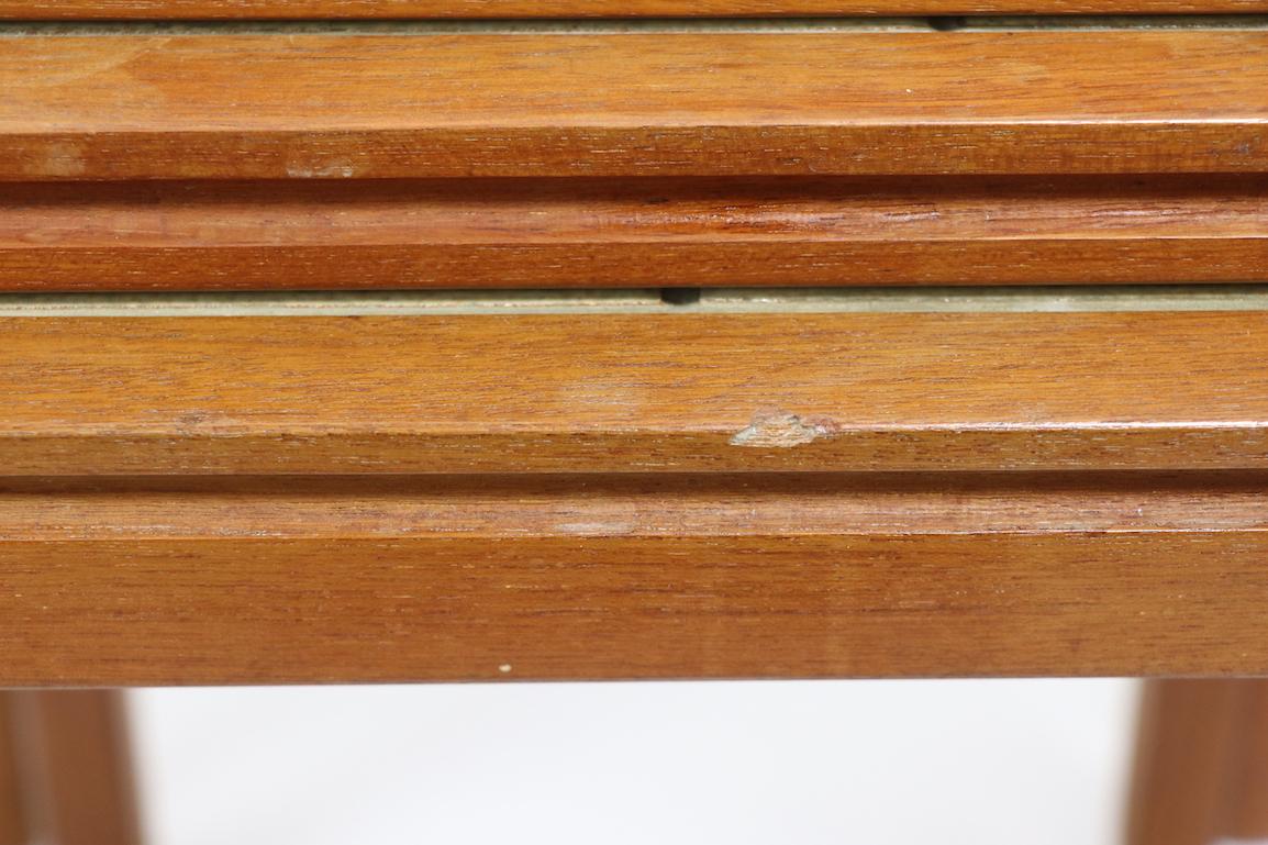 Céramique Tables gigognes modernes danoises en teck avec plateau en carreaux par Willy Ryomgard Mobelfabriken en vente