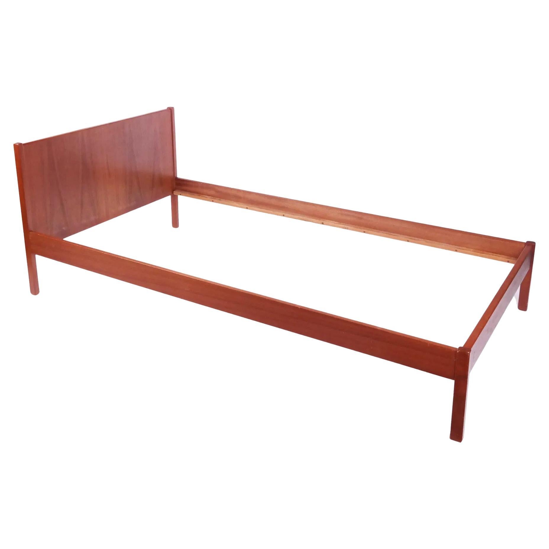 Is a single bed the same as a twin?
