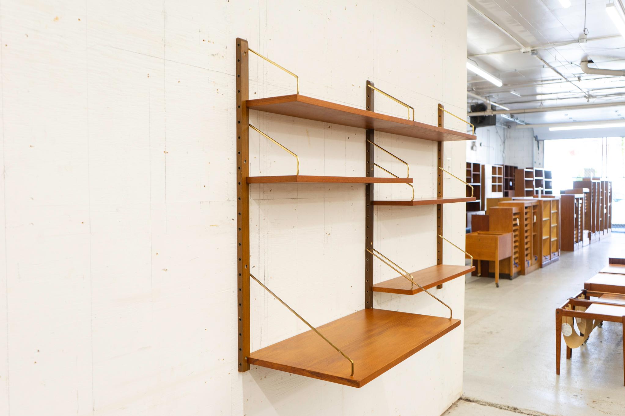Dänische Modern Teak Zwei Bank Wand System 3