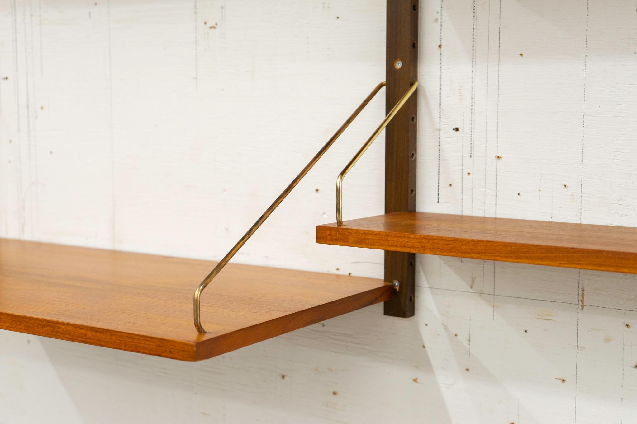 Dänische Modern Teak Zwei Bank Wand System (Skandinavische Moderne)