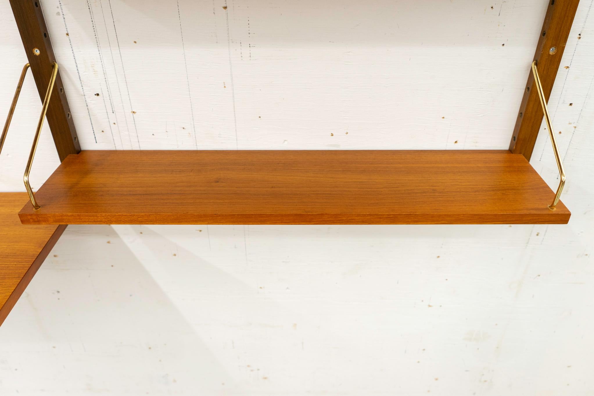 Dänische Modern Teak Zwei Bank Wand System (Mitte des 20. Jahrhunderts)