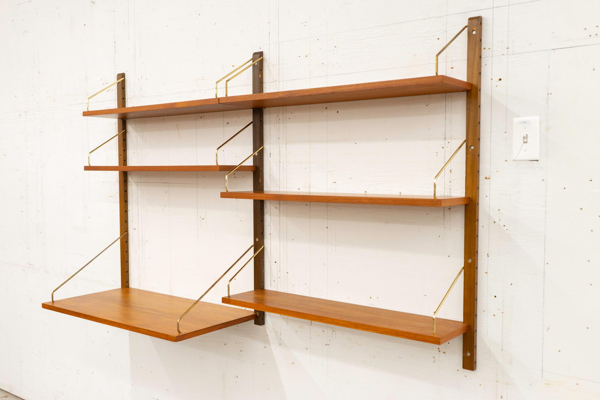 Dänische Modern Teak Zwei Bank Wand System (Teakholz)