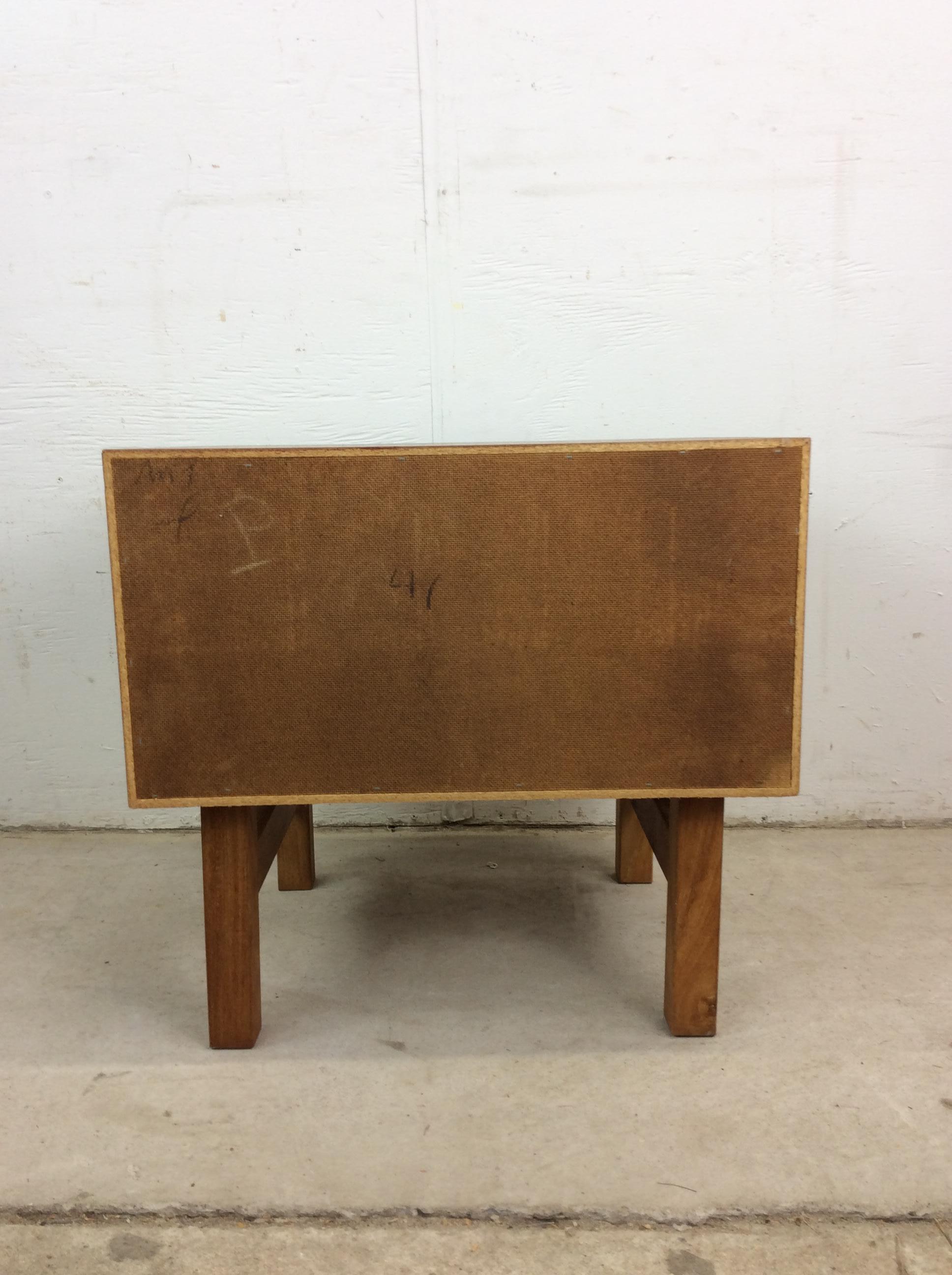 Danish Modern Teak Two Drawer Nightstand en vente 4