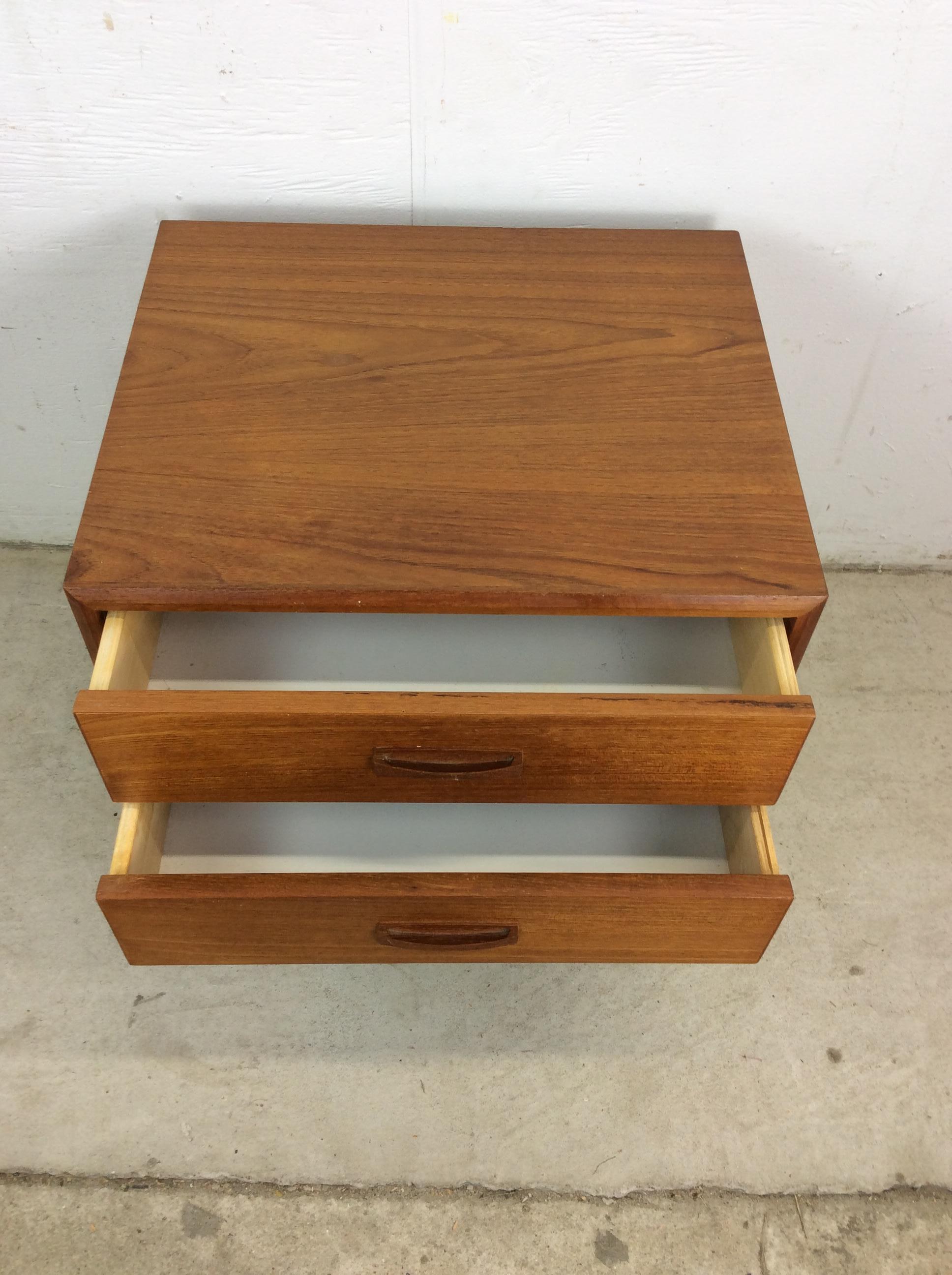 Danois Danish Modern Teak Two Drawer Nightstand en vente