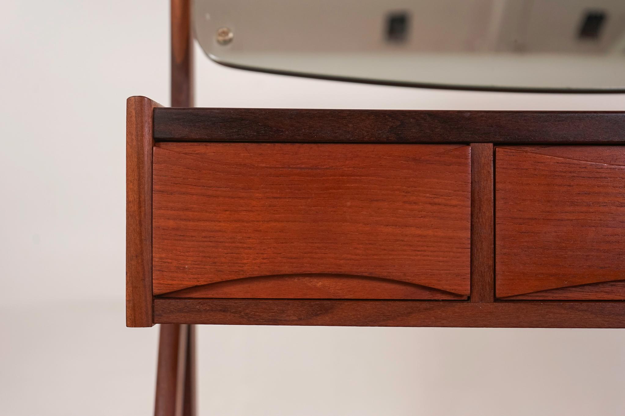 Danese Vanity moderno danese in teak di Arne Vodder in vendita