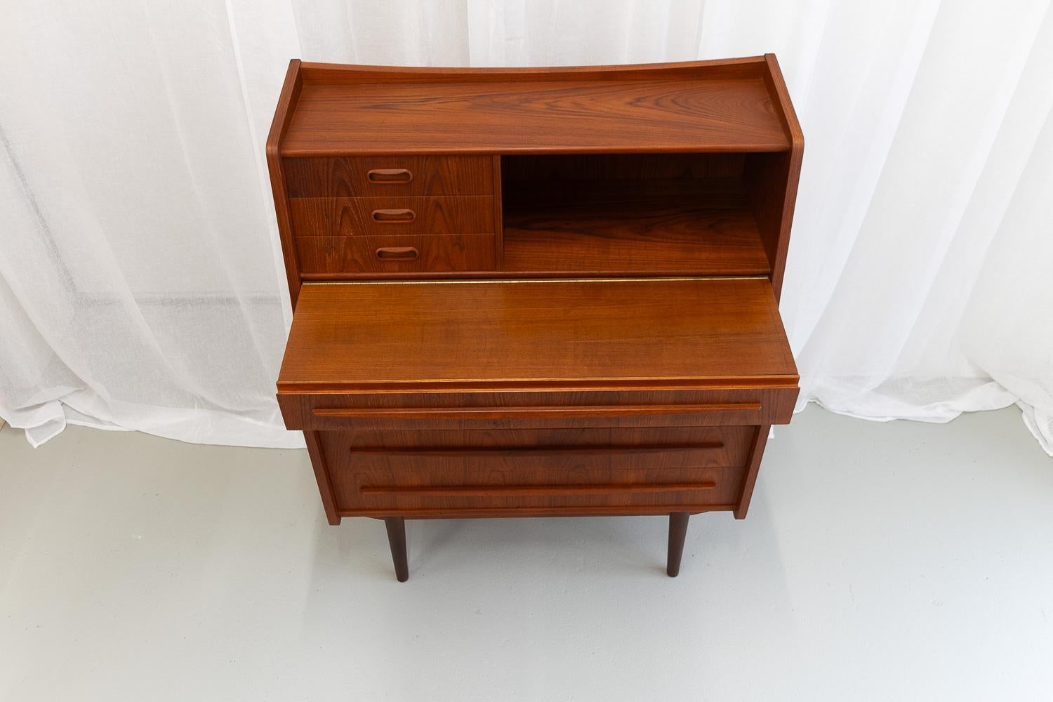 Danish Modern Teak Vanity Dresser, 1960s. 1