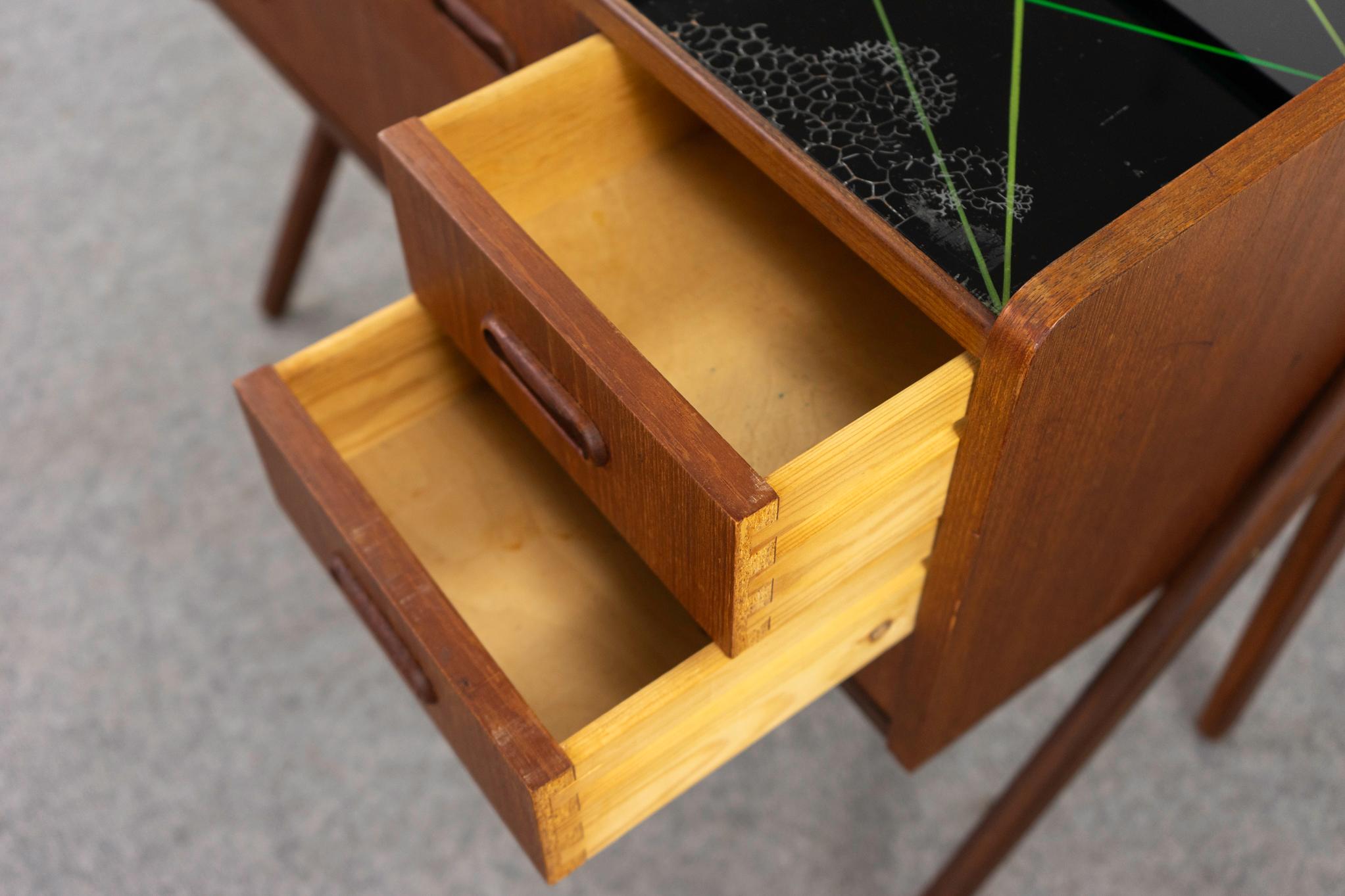 Danish Modern Teak Vanity In Good Condition For Sale In VANCOUVER, CA
