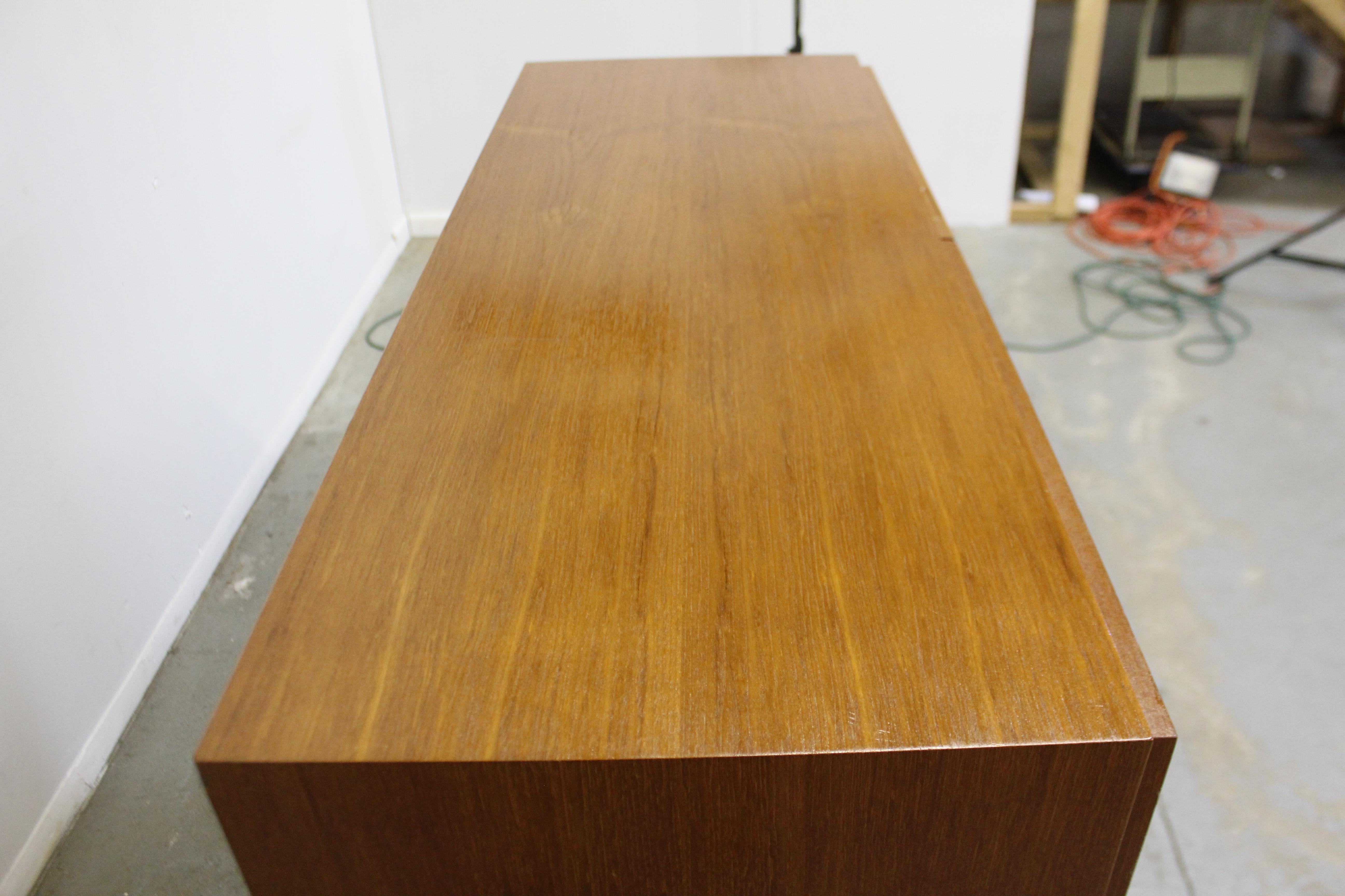 Danish Modern Teak Vinde Mobelfabrik Gentleman's Chest Dresser In Good Condition In Wilmington, DE