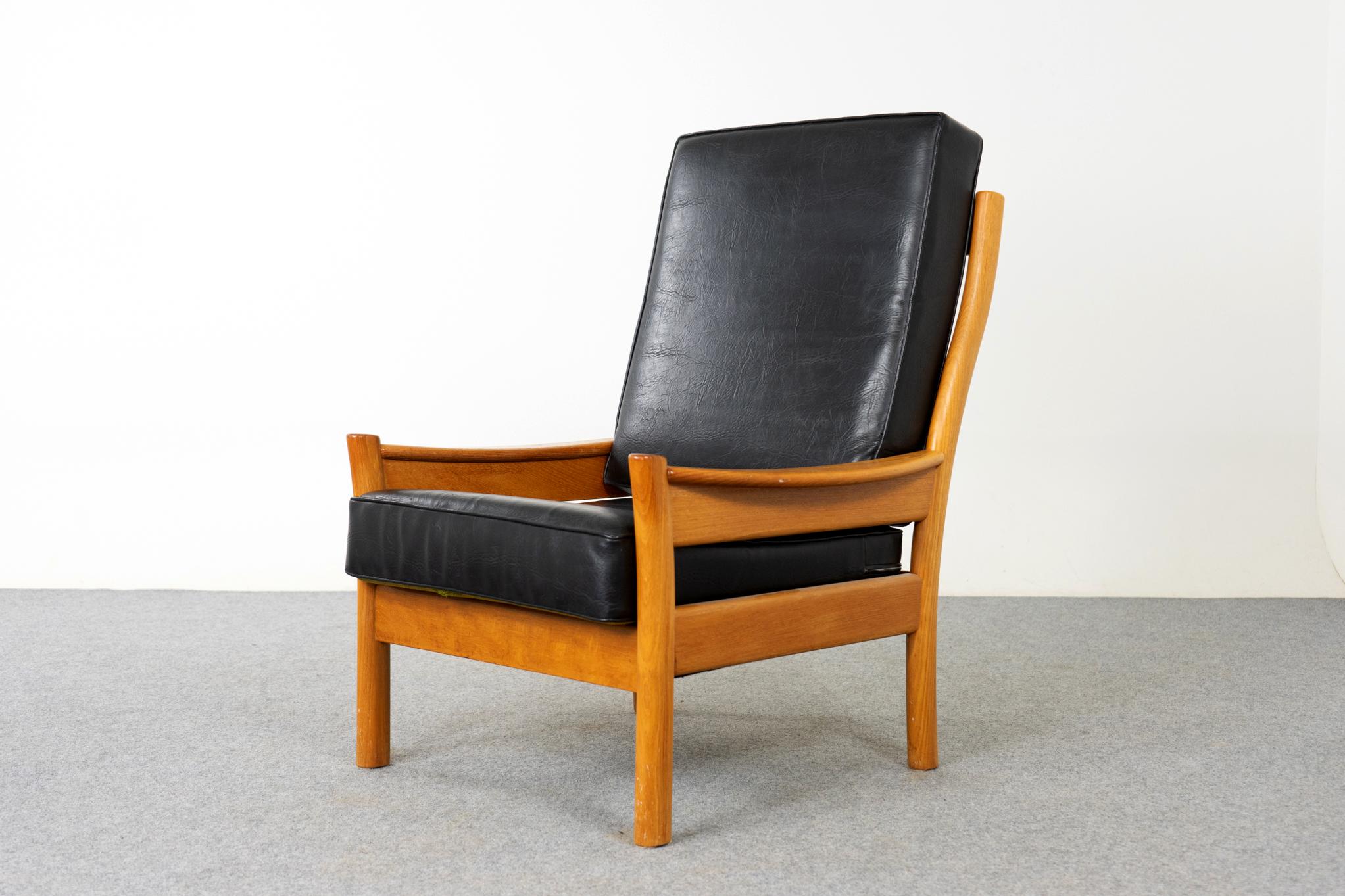 Scandinavian lounge chair made with teak circa 1970's. High back on lounge chair provides extra support for your neck. Clean modern solid wood frame with loose cushions design is easy to combine with other furniture in your living room.

Wood In