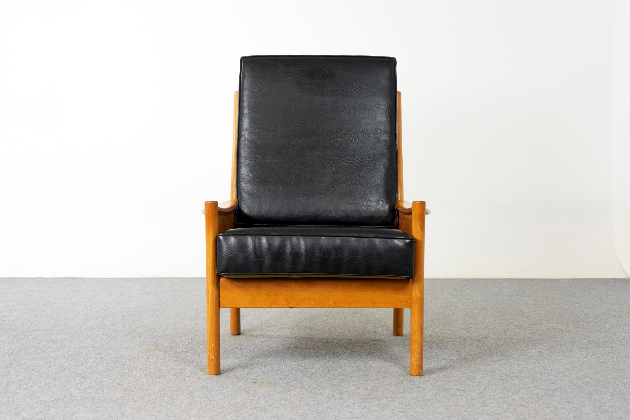 Danish Modern Teak + Vinyl Lounge Chair In Good Condition In VANCOUVER, CA