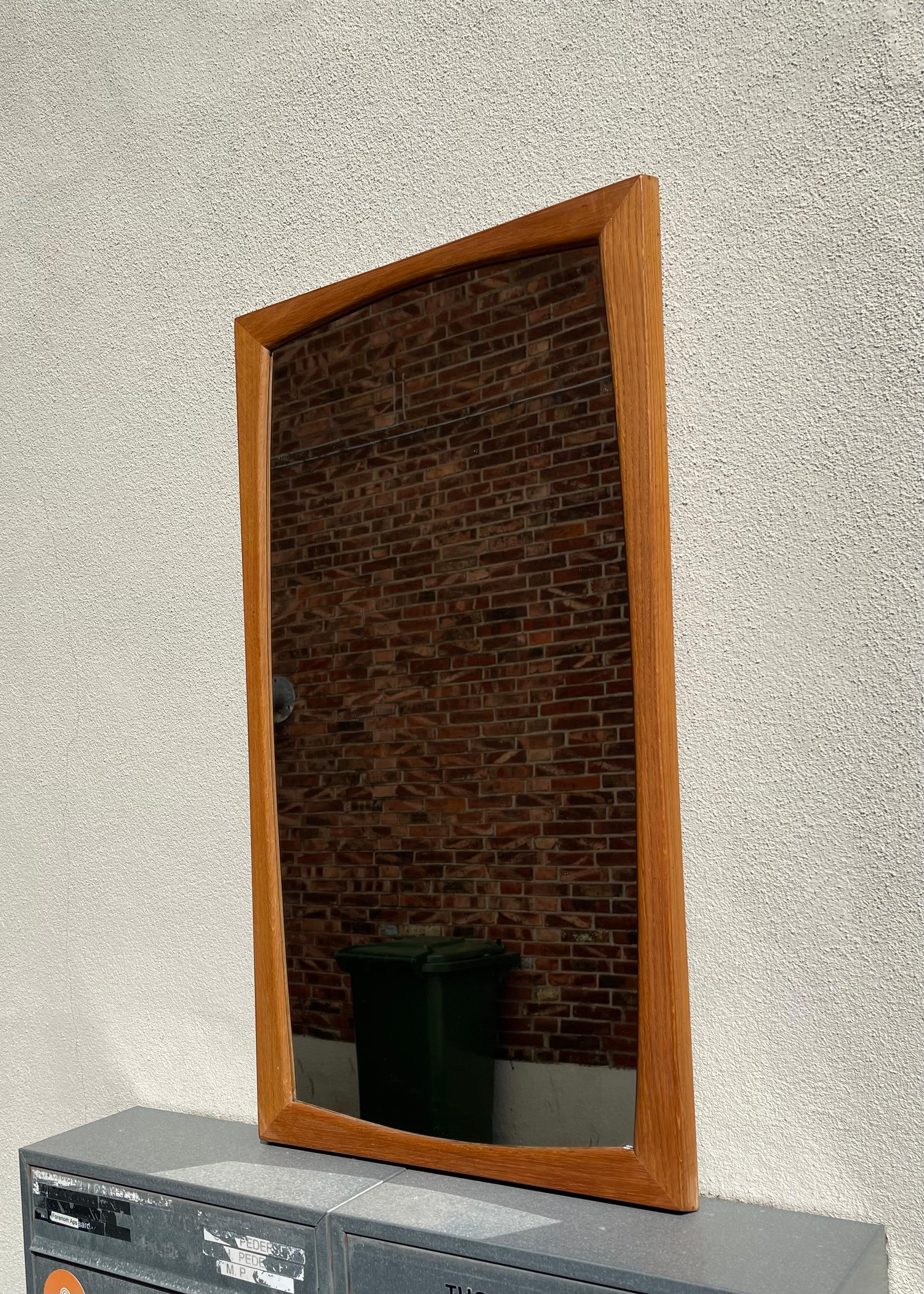 Dänischer moderner Wandspiegel aus Teakholz von Aksel Kjersgaard, 1960er Jahre im Angebot 1