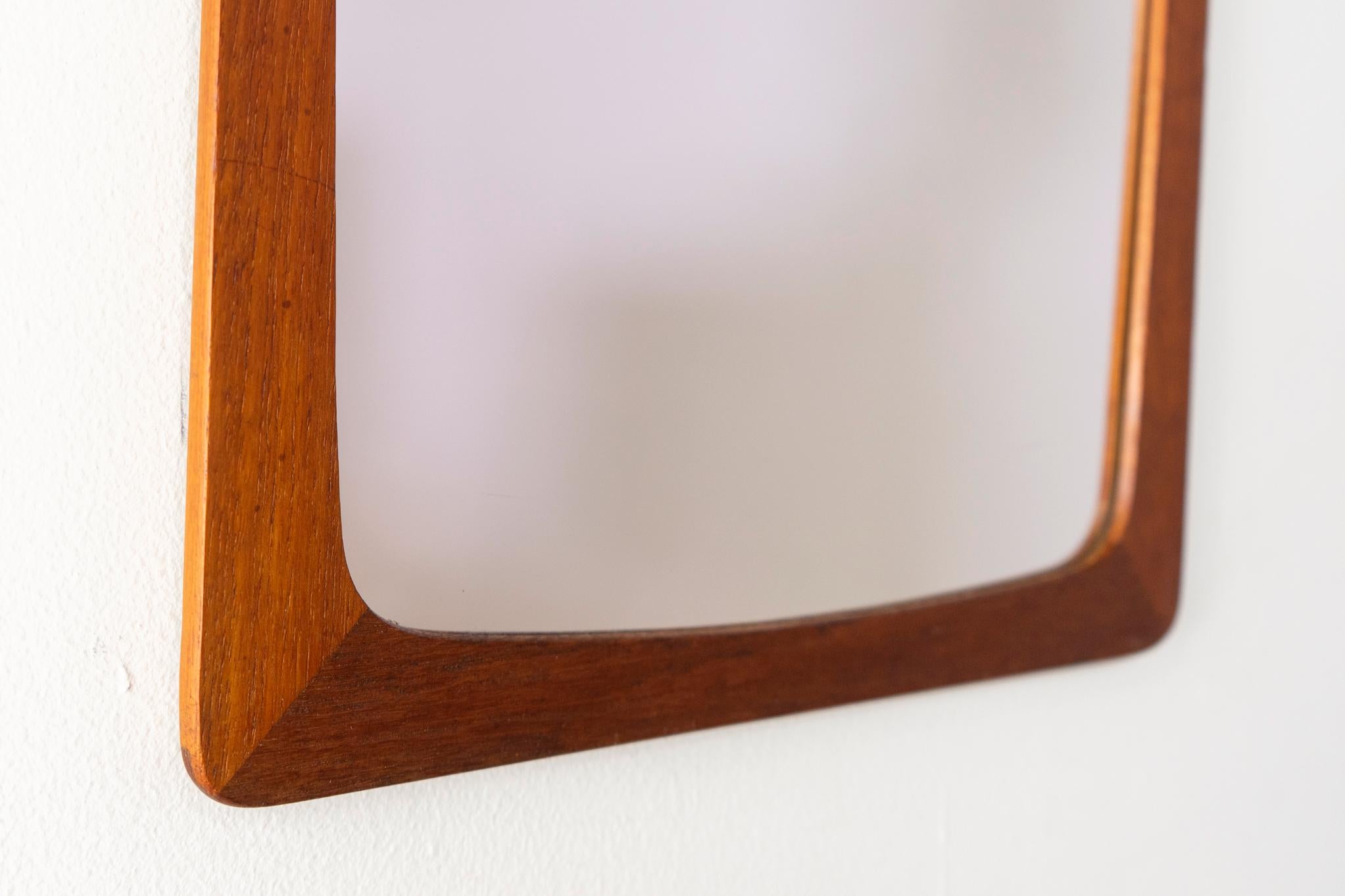 Dänischer Modern Teak Wandspiegel (Skandinavische Moderne) im Angebot