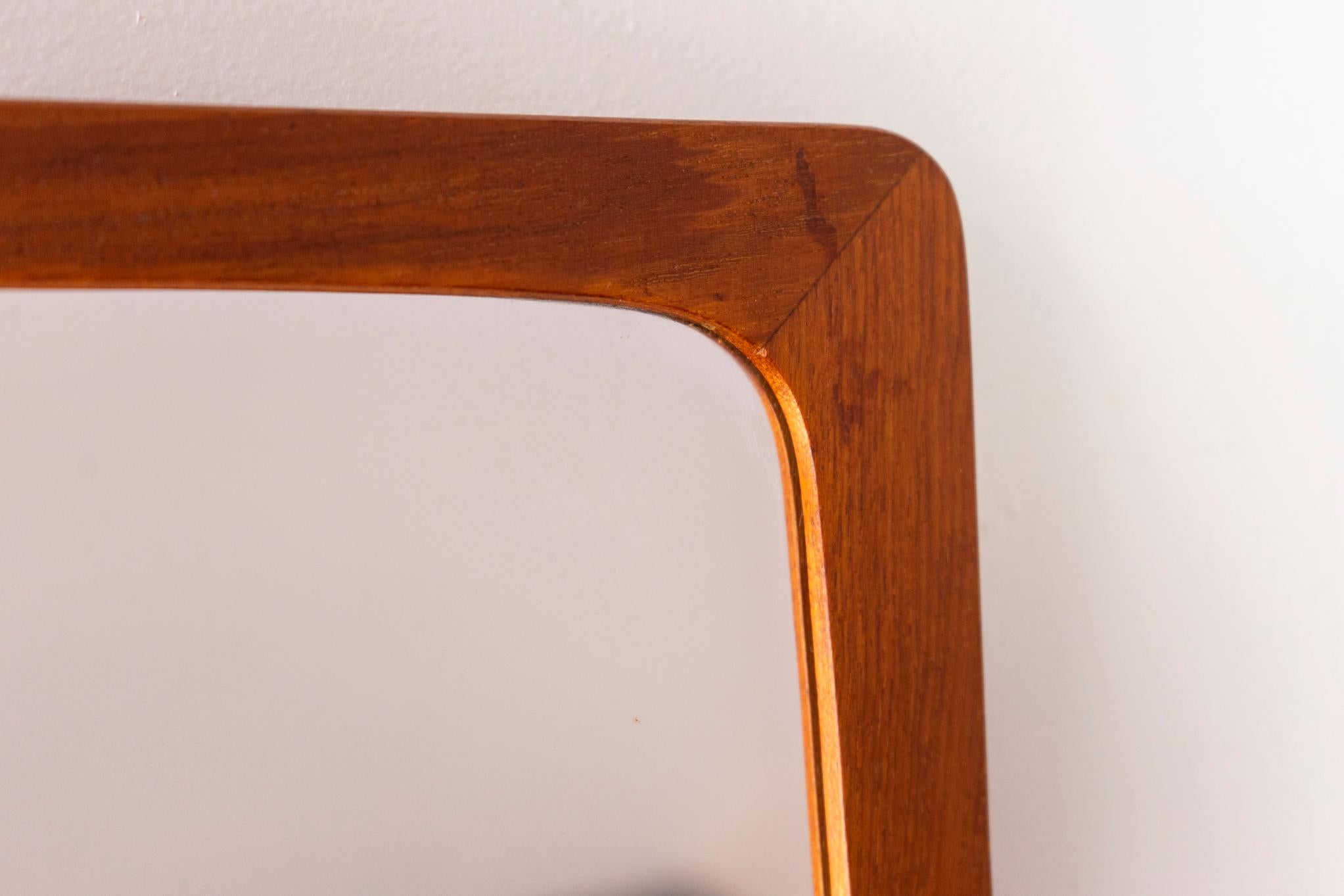 Dänischer Modern Teak Wandspiegel (Skandinavische Moderne) im Angebot
