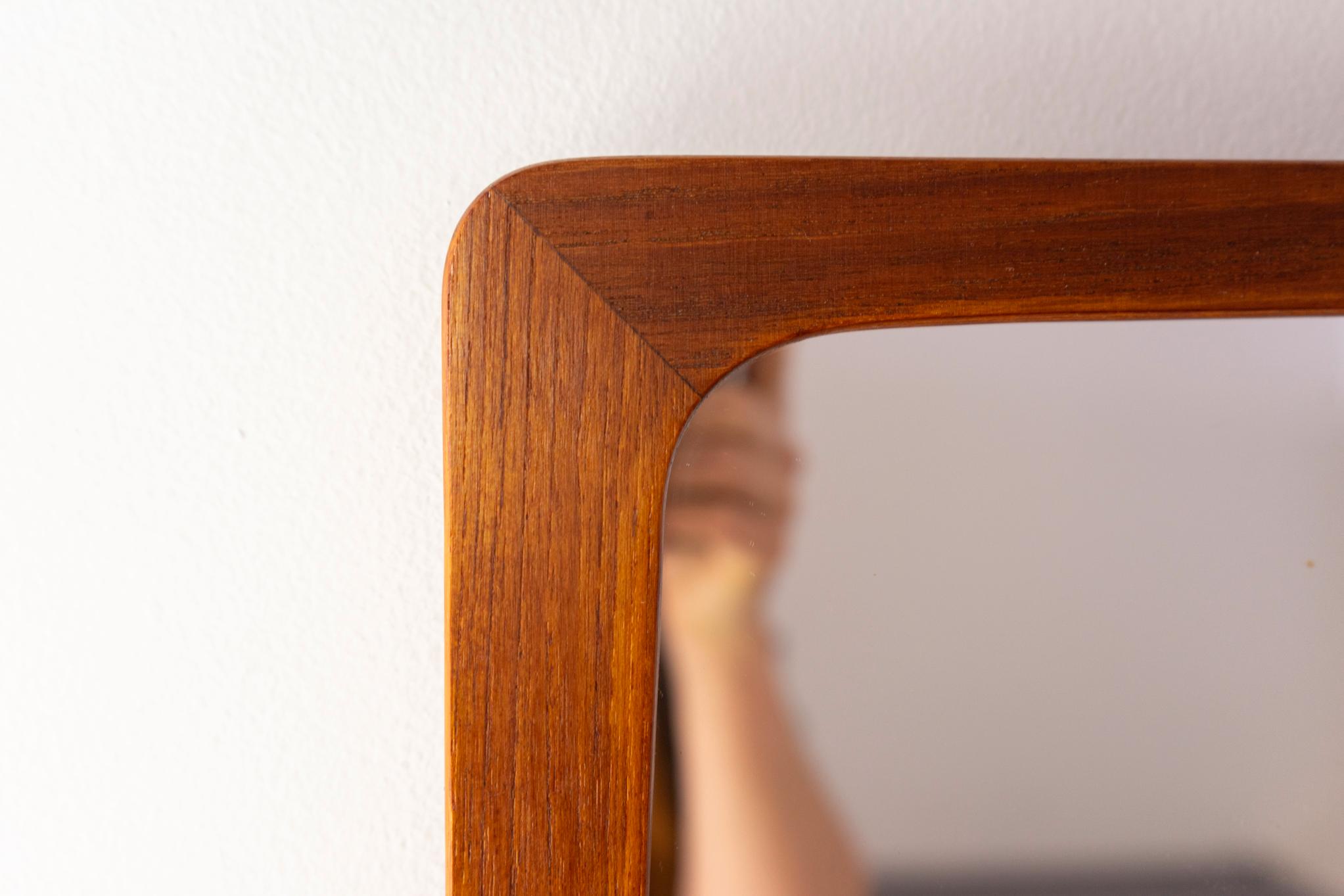 Dänischer Modern Teak Wandspiegel im Zustand „Gut“ im Angebot in VANCOUVER, CA