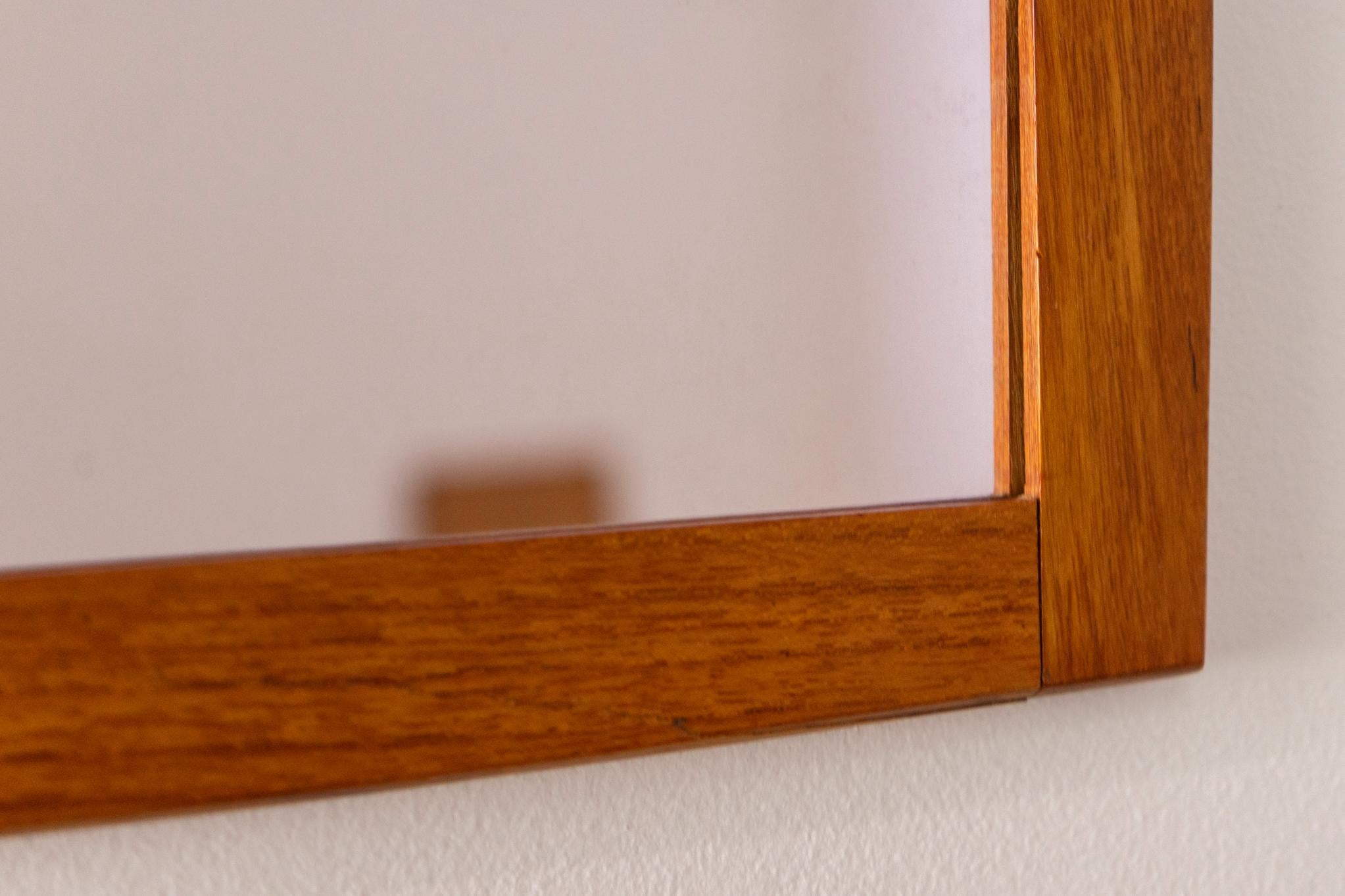 Dänischer Modern Teak Wandspiegel im Zustand „Gut“ im Angebot in VANCOUVER, CA
