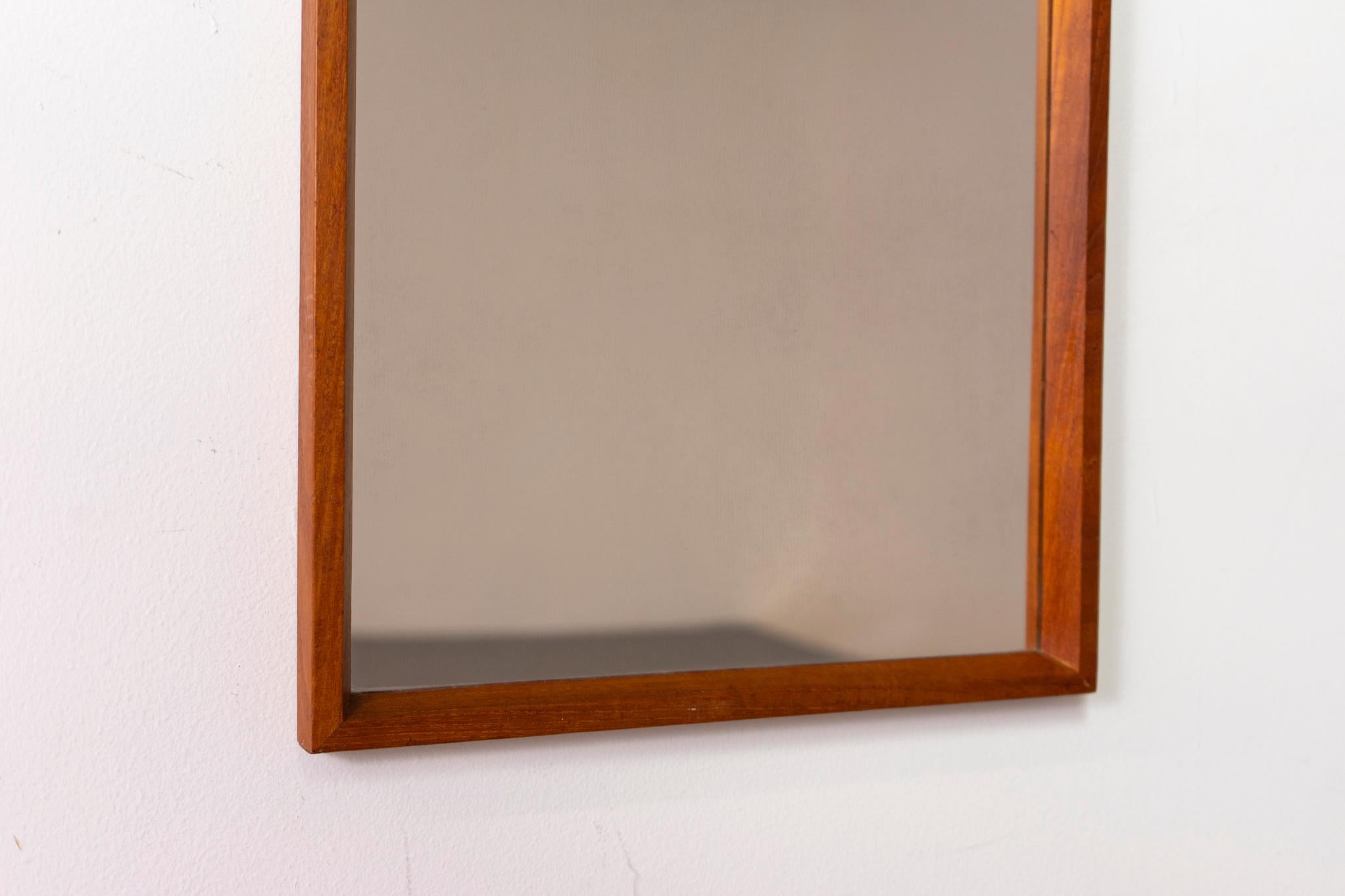 Dänischer Modern Teak Wandspiegel im Zustand „Gut“ im Angebot in VANCOUVER, CA