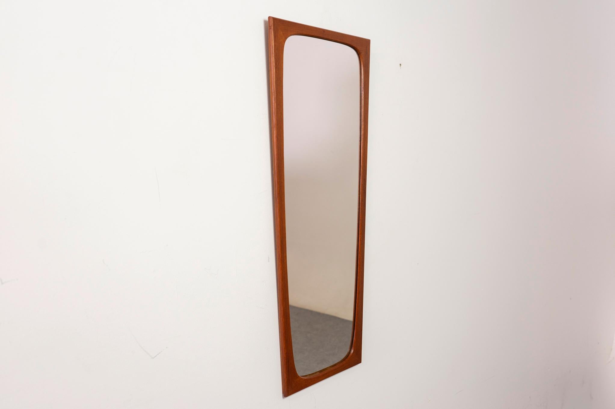 Danese Specchio da parete danese moderno in teak in vendita