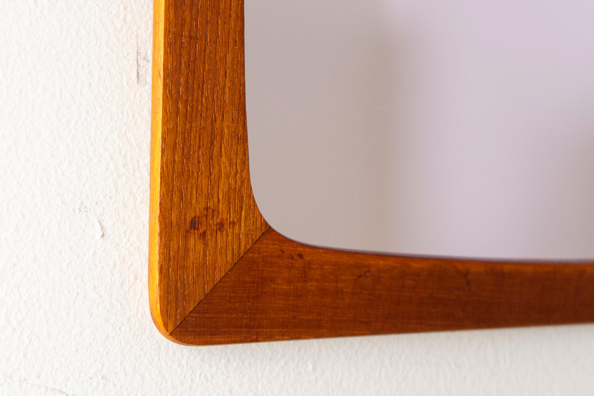Dänischer Modern Teak Wandspiegel (Mitte des 20. Jahrhunderts) im Angebot