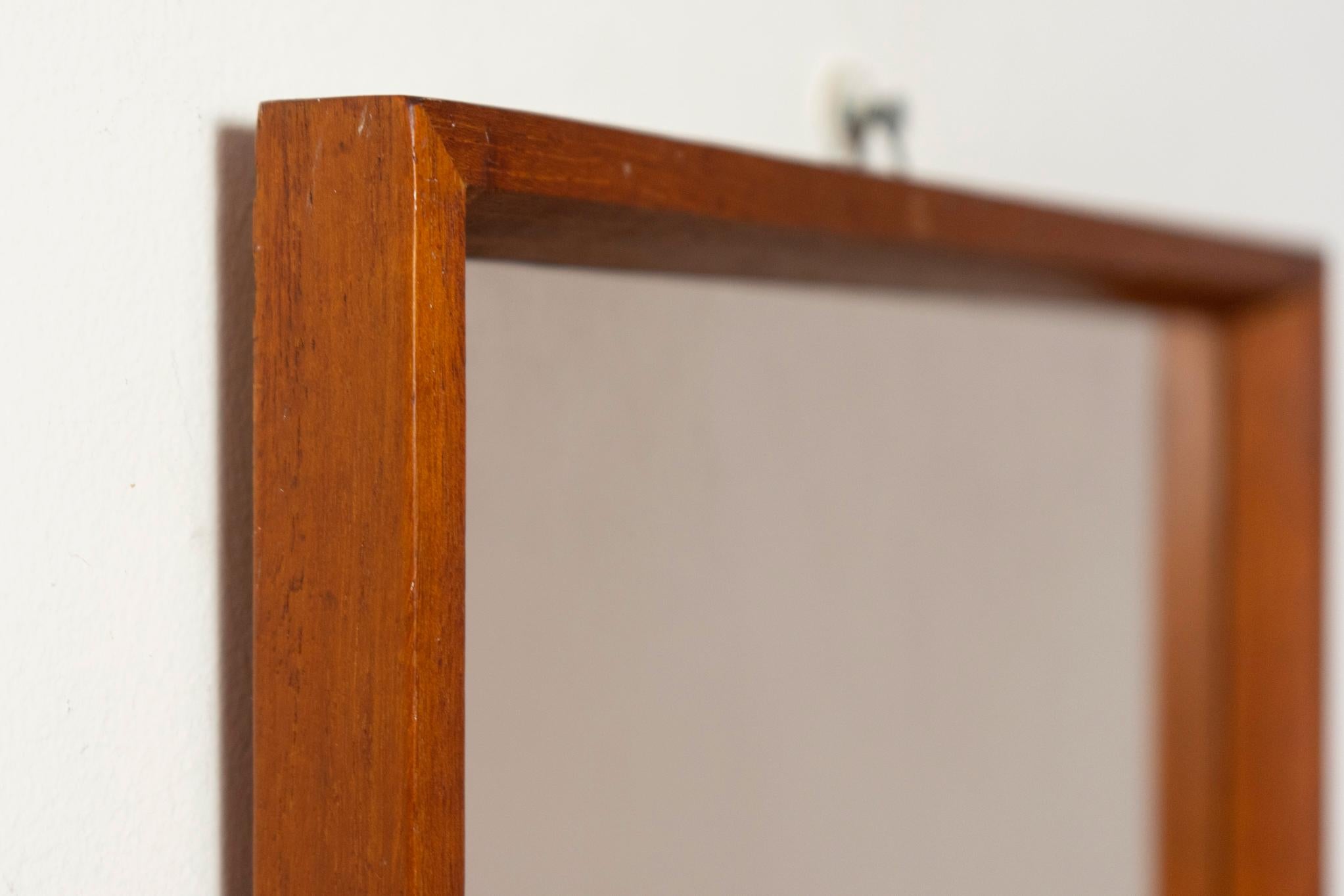 Dänischer Modern Teak Wandspiegel (Mitte des 20. Jahrhunderts) im Angebot