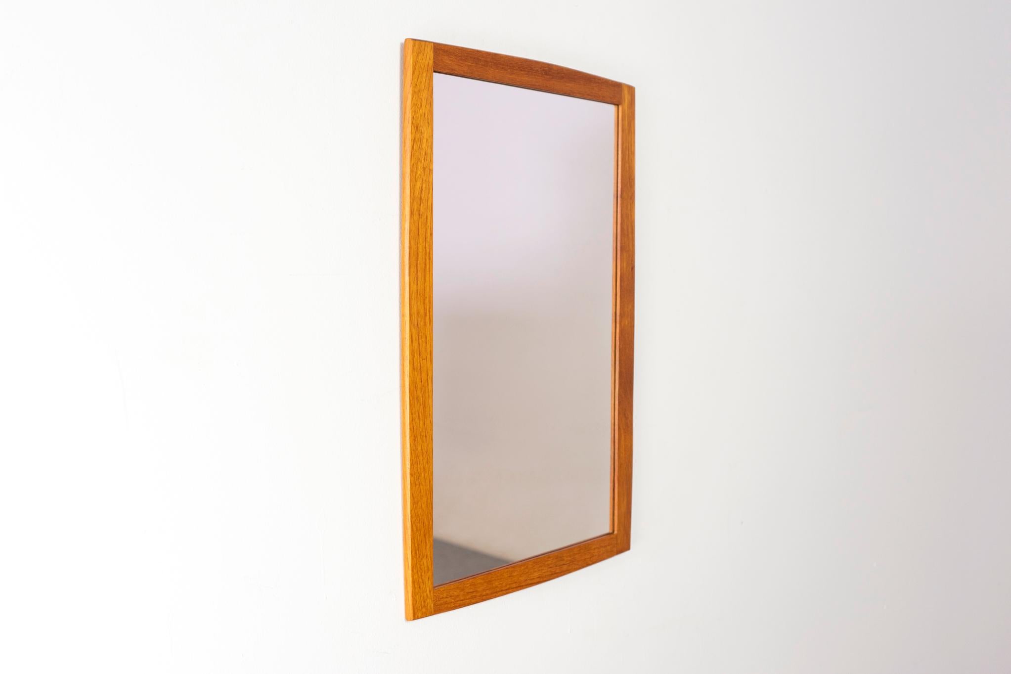Dänischer Modern Teak Wandspiegel (Spiegel) im Angebot